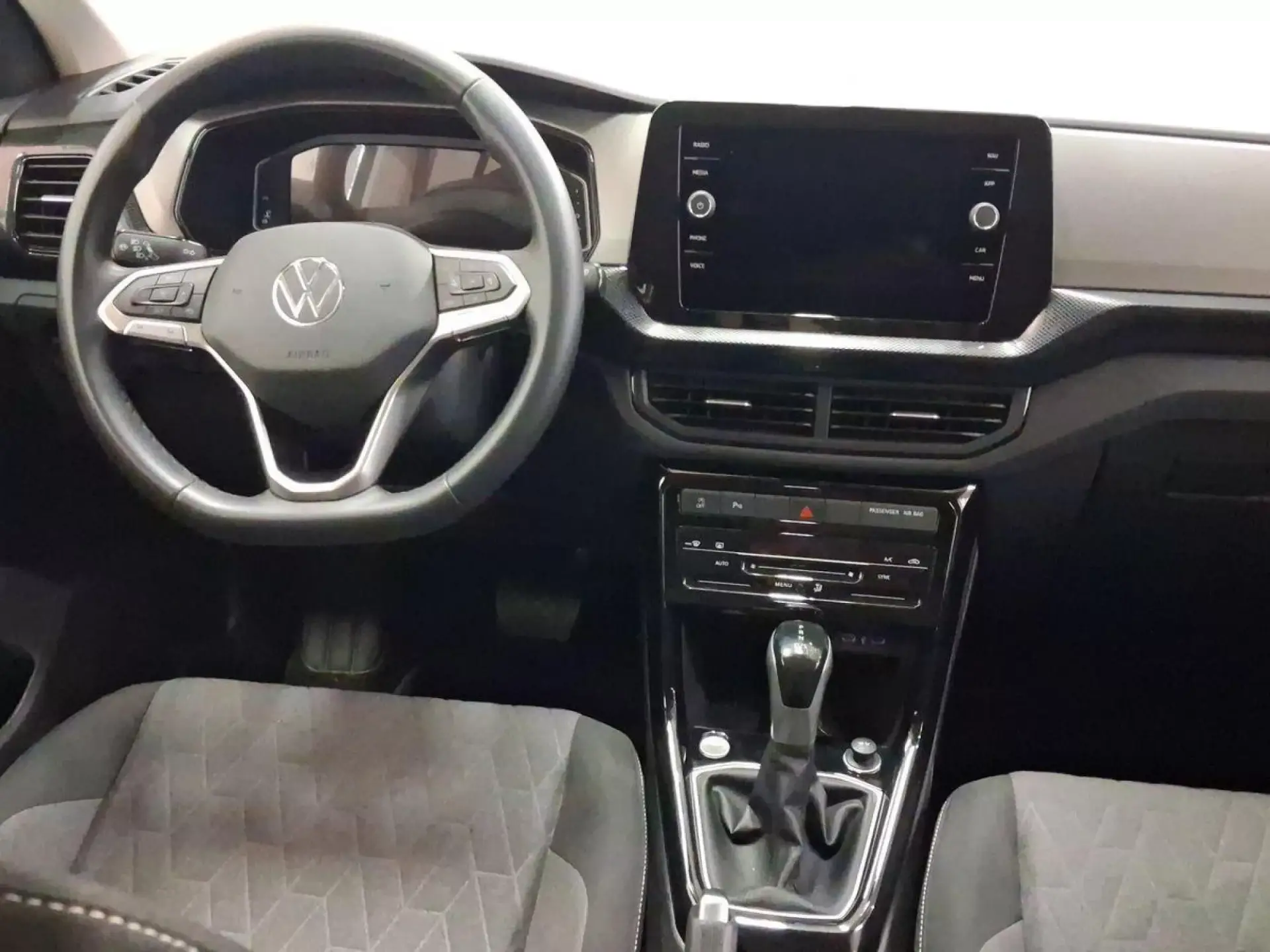 VOLKSWAGEN T-CROSS Gasolina 2025 segunda-mano Jaén