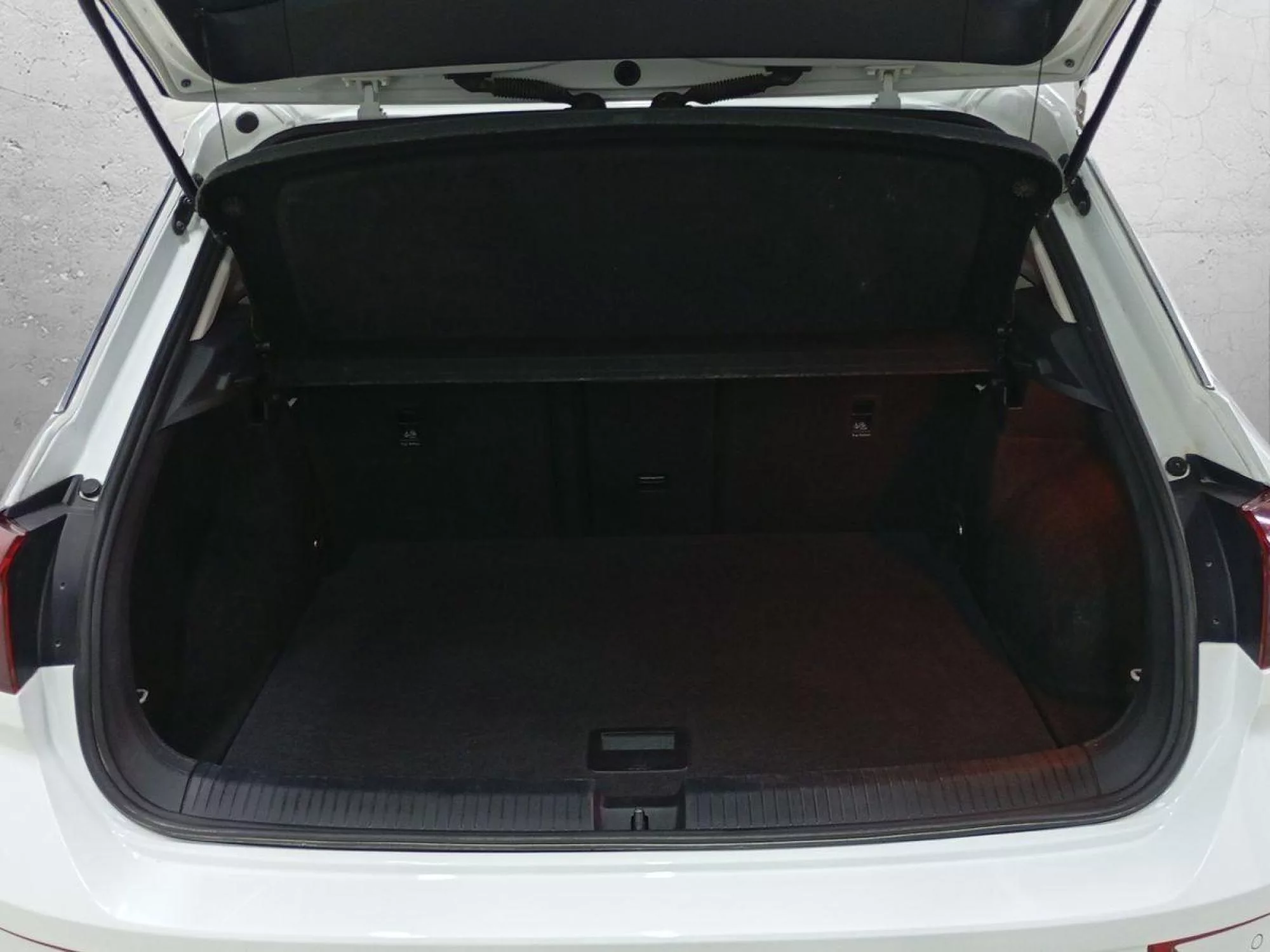 VOLKSWAGEN T-ROC Diesel 2024 segunda-mano Jaén