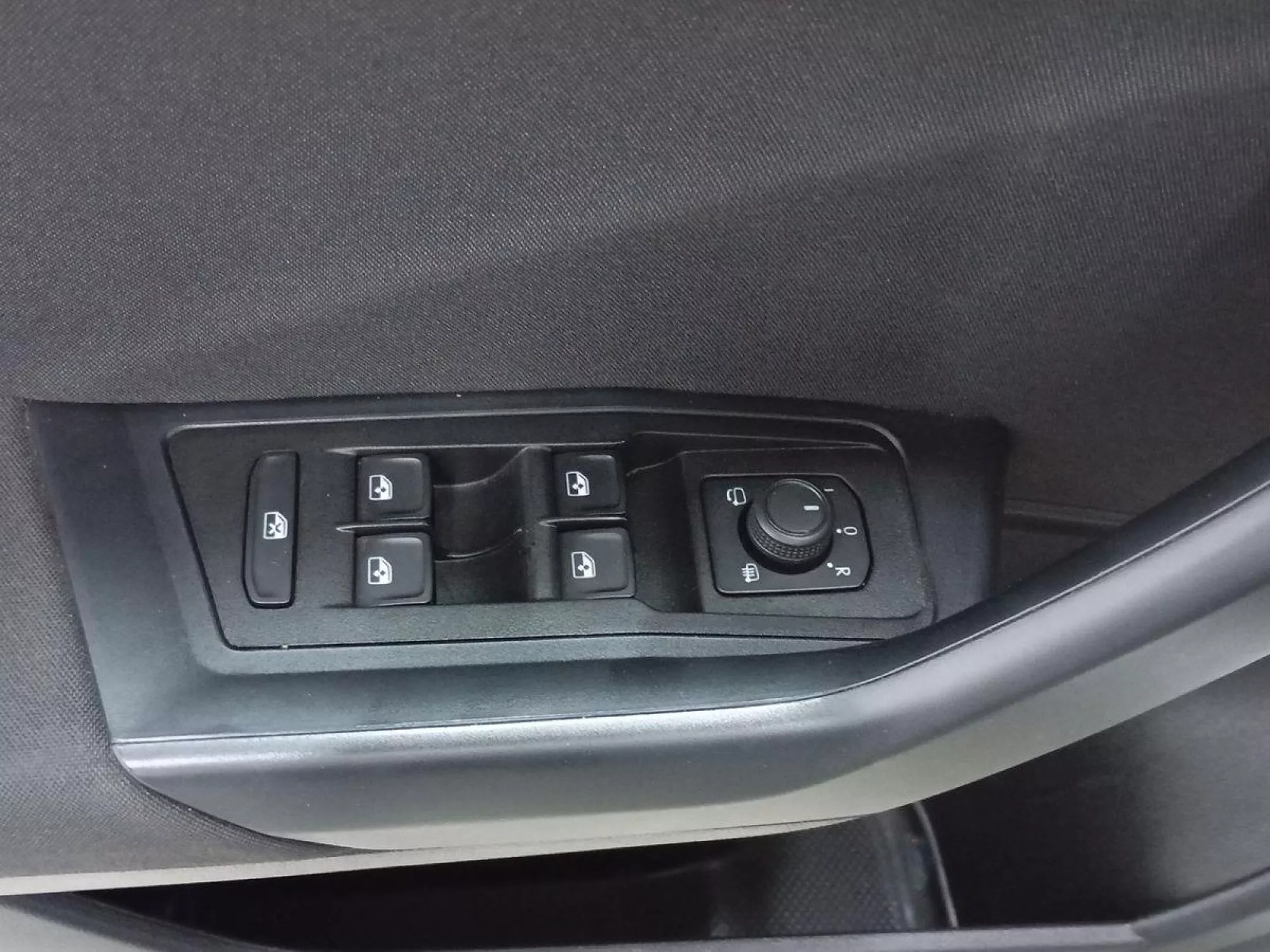 VOLKSWAGEN T-ROC Diesel 2024 segunda-mano Jaén