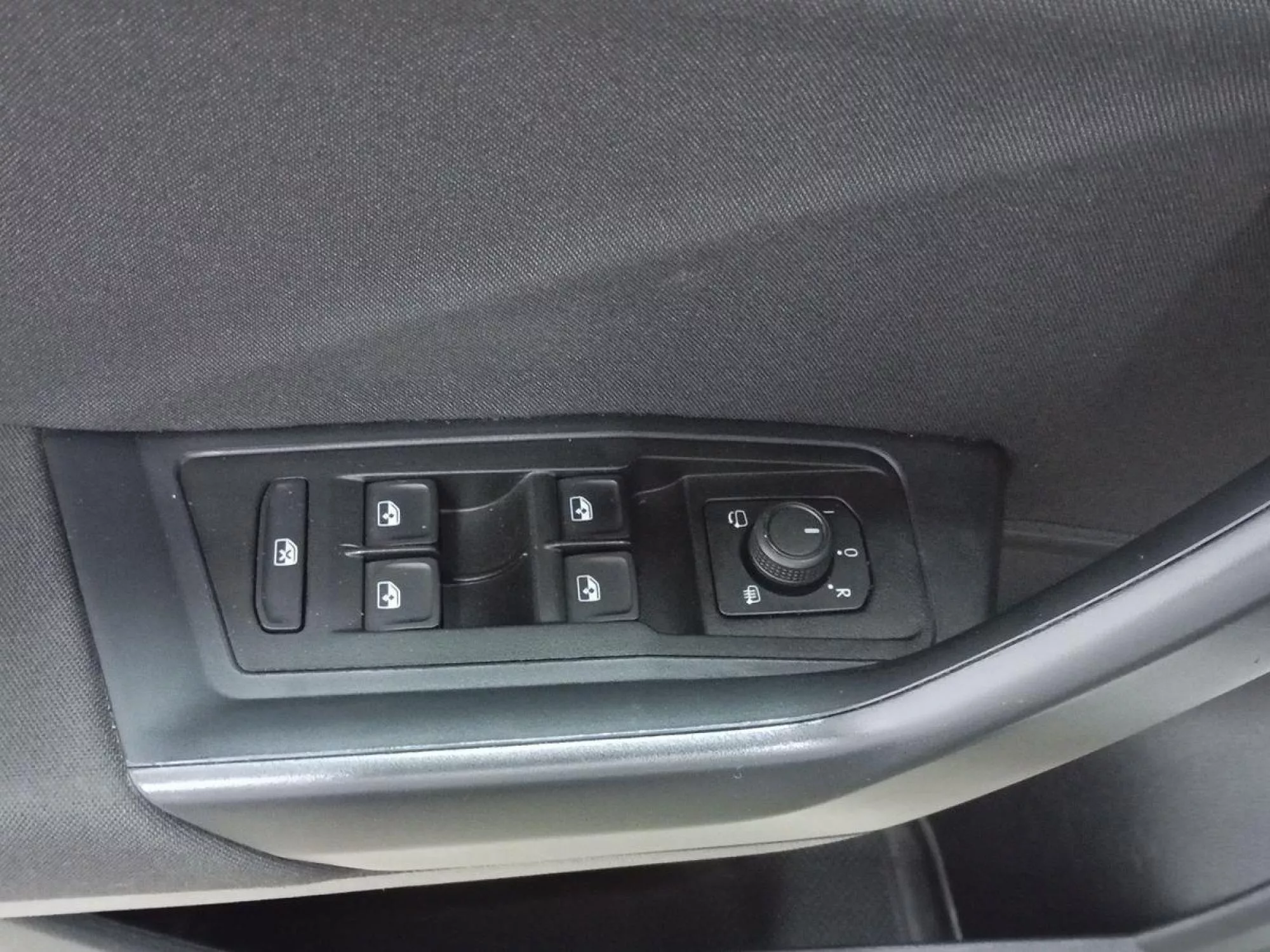 VOLKSWAGEN T-ROC Diesel 2024 segunda-mano Jaén