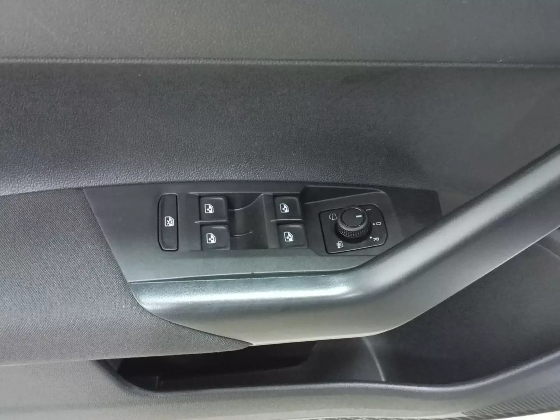 VOLKSWAGEN TAIGO Gasolina 2025 segunda-mano Jaén