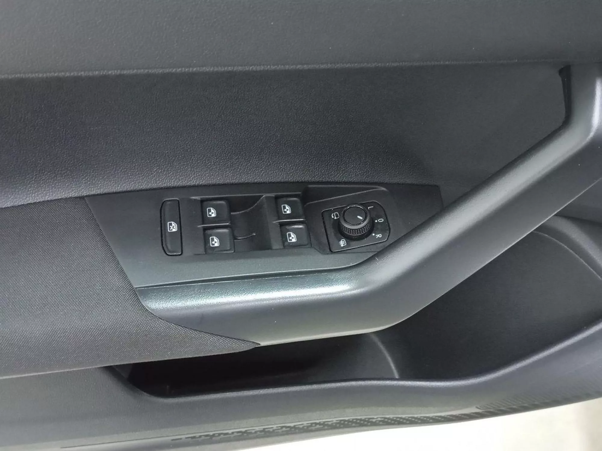 VOLKSWAGEN TAIGO Gasolina 2025 segunda-mano Jaén