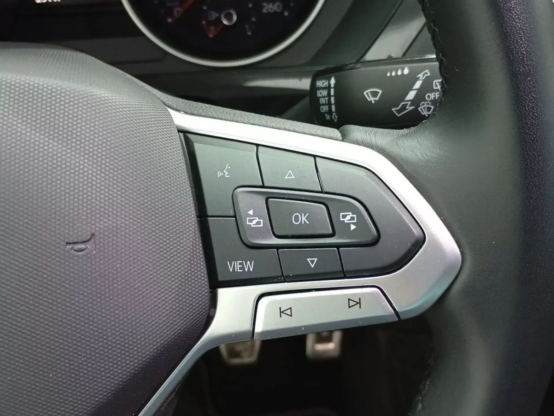 VOLKSWAGEN TIGUAN Diesel 2023 segunda-mano Jaén