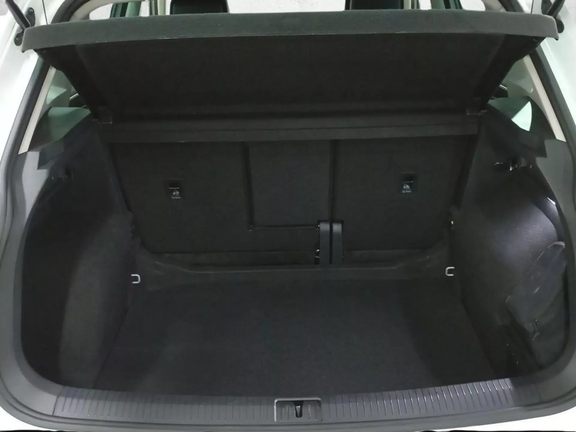 VOLKSWAGEN TIGUAN Diesel 2023 segunda-mano Jaén