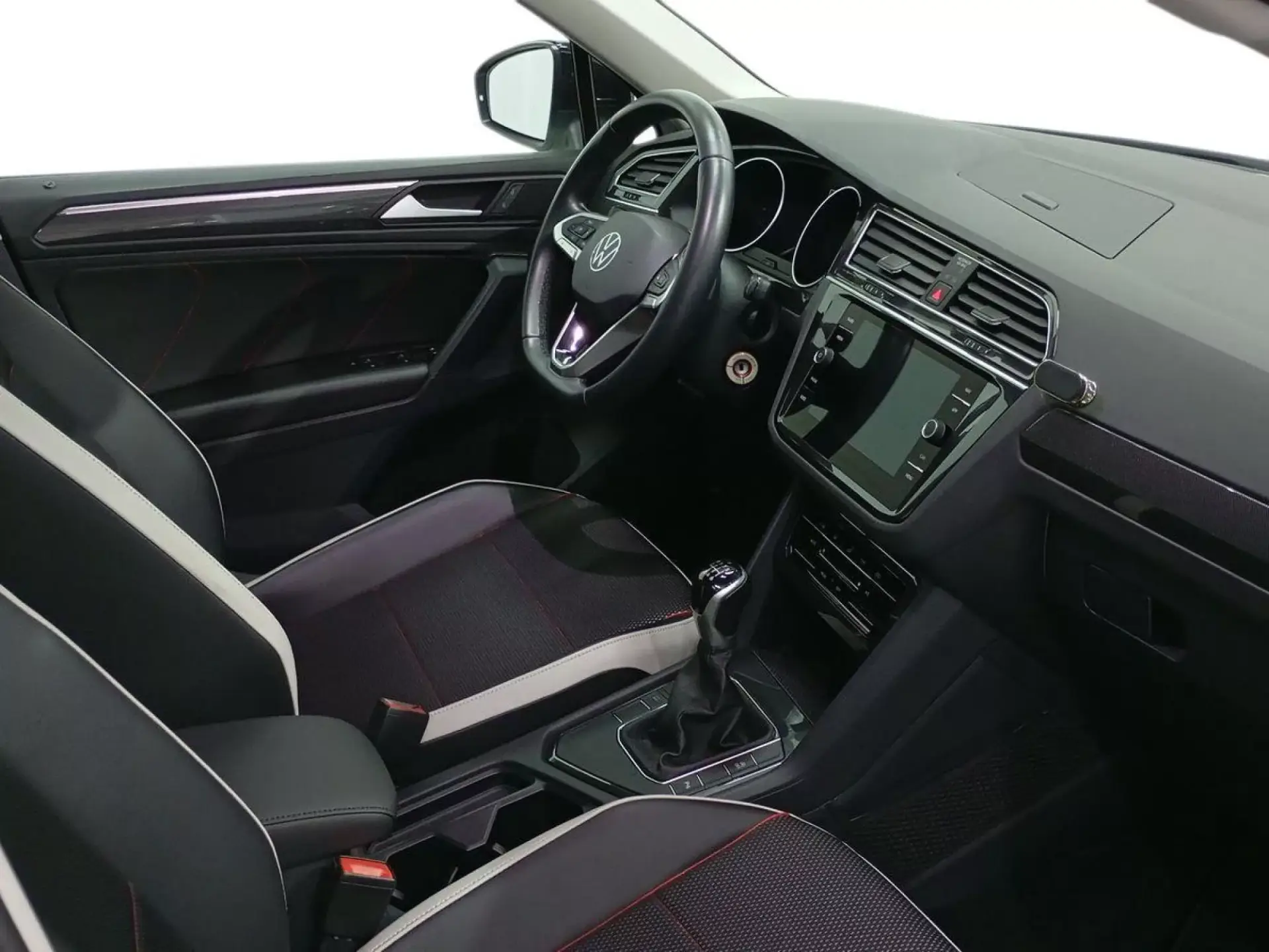 VOLKSWAGEN TIGUAN Diesel 2023 segunda-mano Jaén