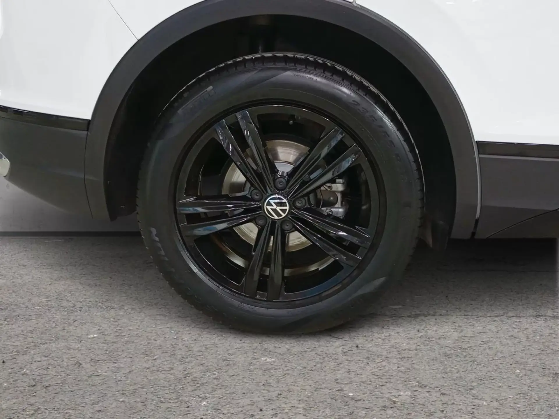 VOLKSWAGEN TIGUAN Diesel 2023 segunda-mano Jaén