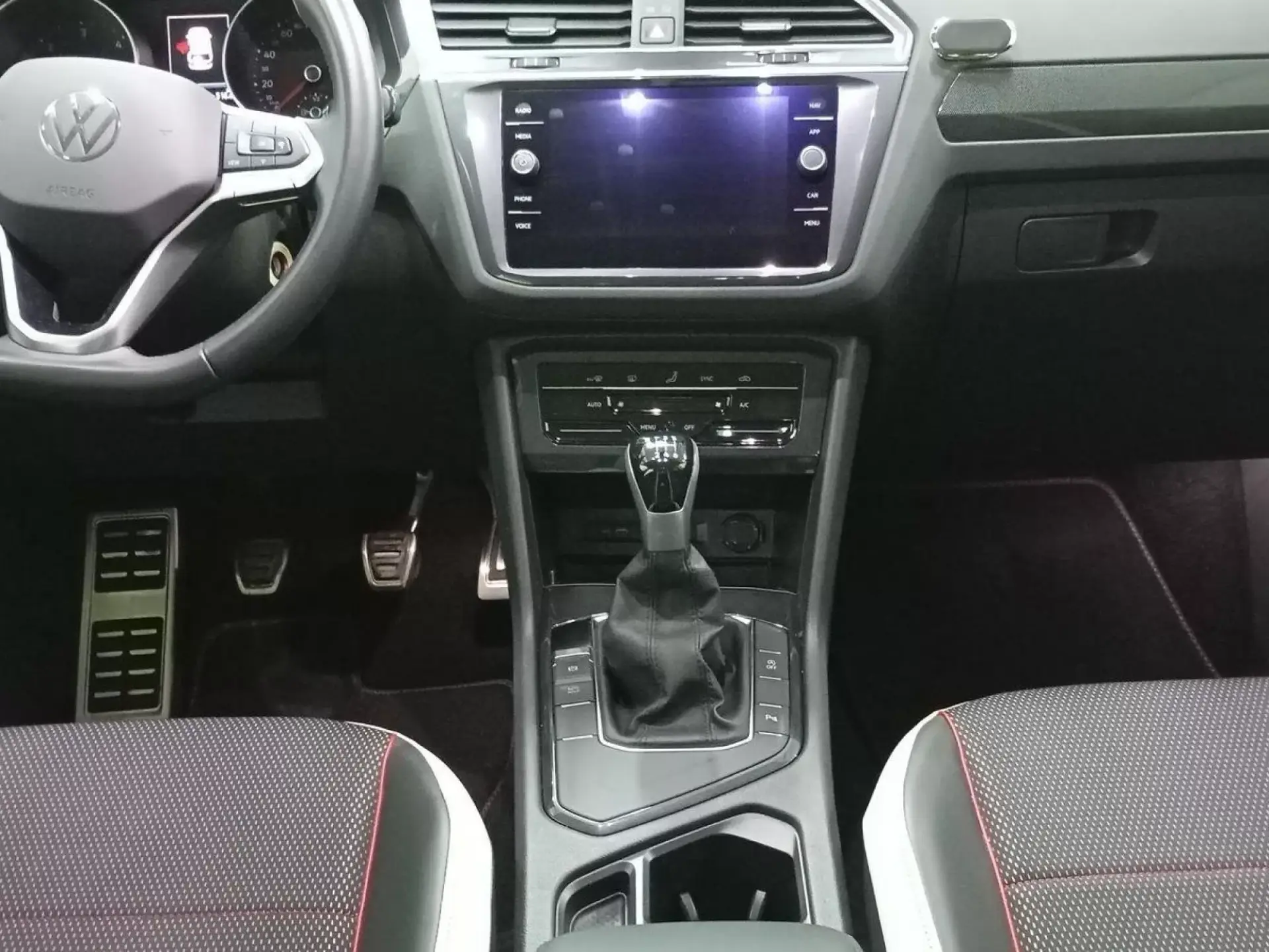 VOLKSWAGEN TIGUAN Diesel 2023 segunda-mano Jaén