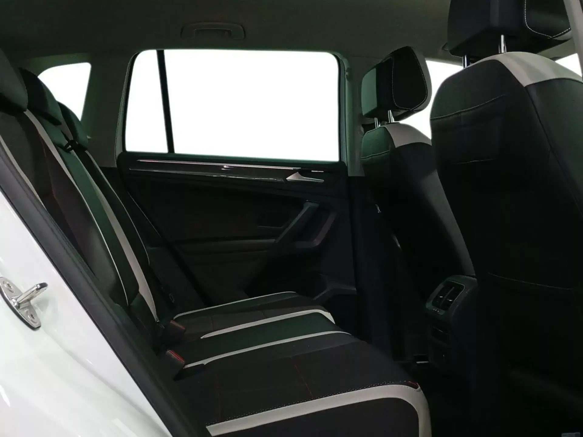 VOLKSWAGEN TIGUAN Diesel 2023 segunda-mano Jaén