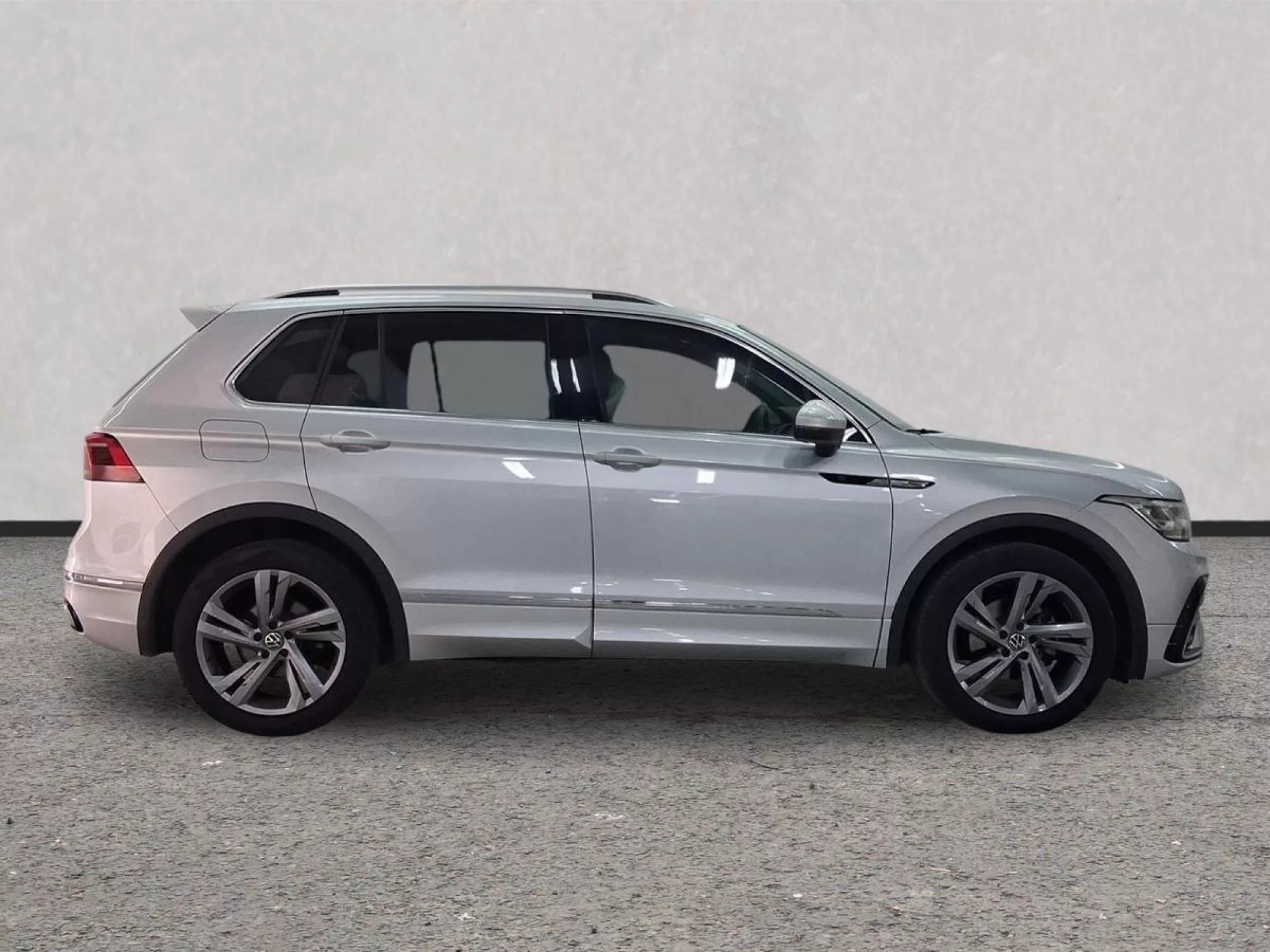 VOLKSWAGEN TIGUAN Diesel 2023 segunda-mano Jaén