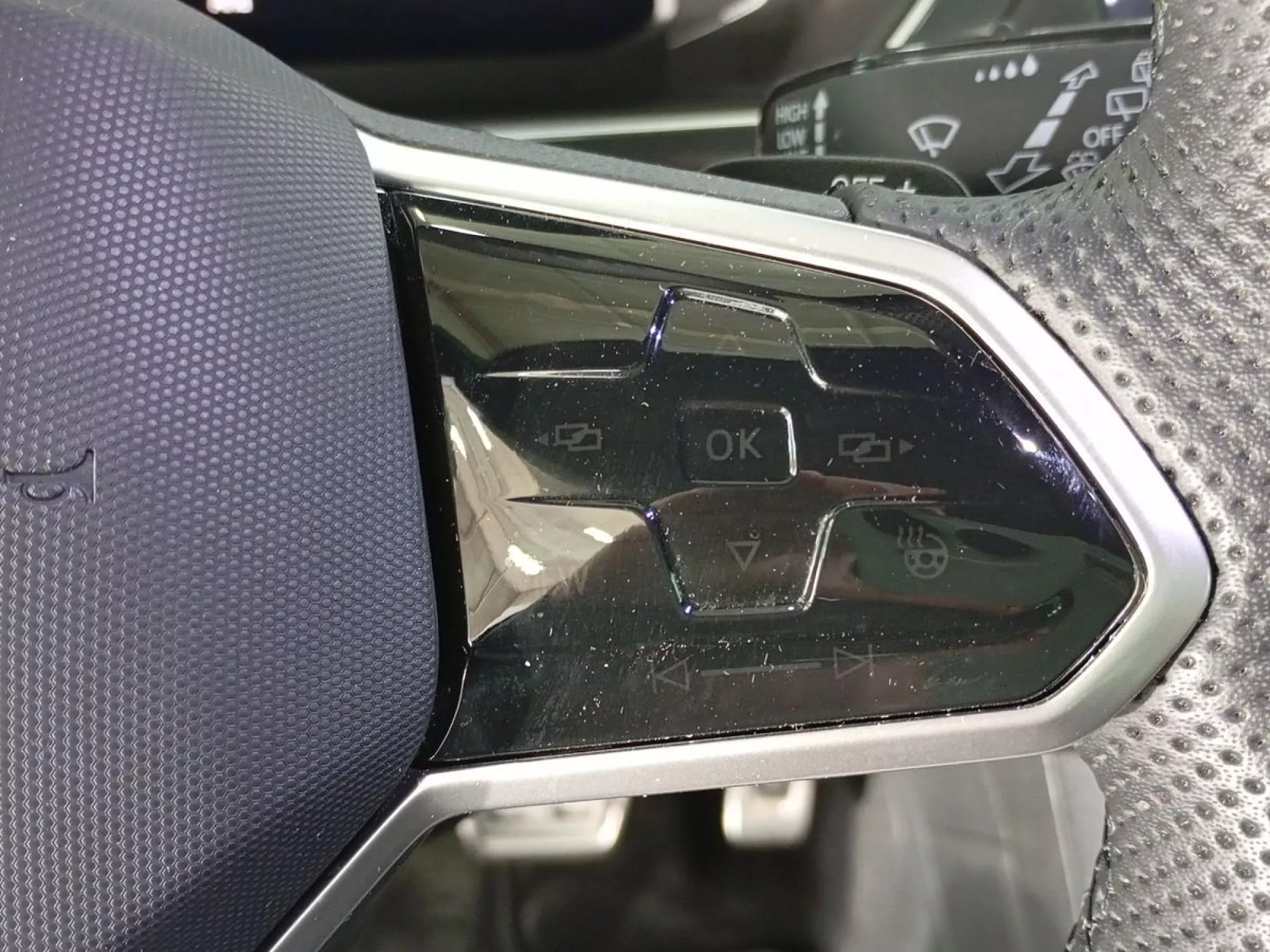VOLKSWAGEN TIGUAN Gasolina 2023 segunda-mano Jaén
