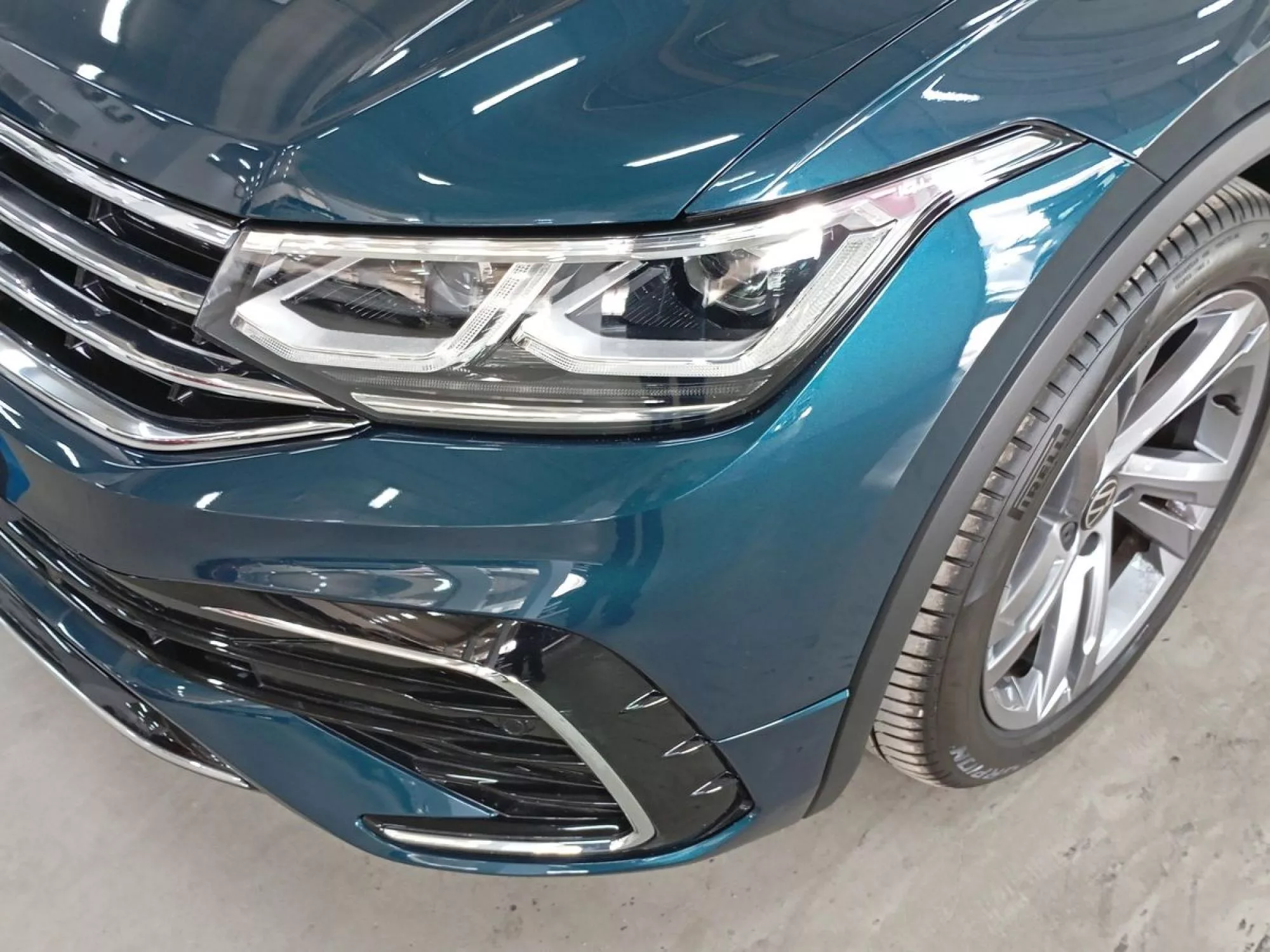 VOLKSWAGEN TIGUAN Gasolina 2023 segunda-mano Jaén