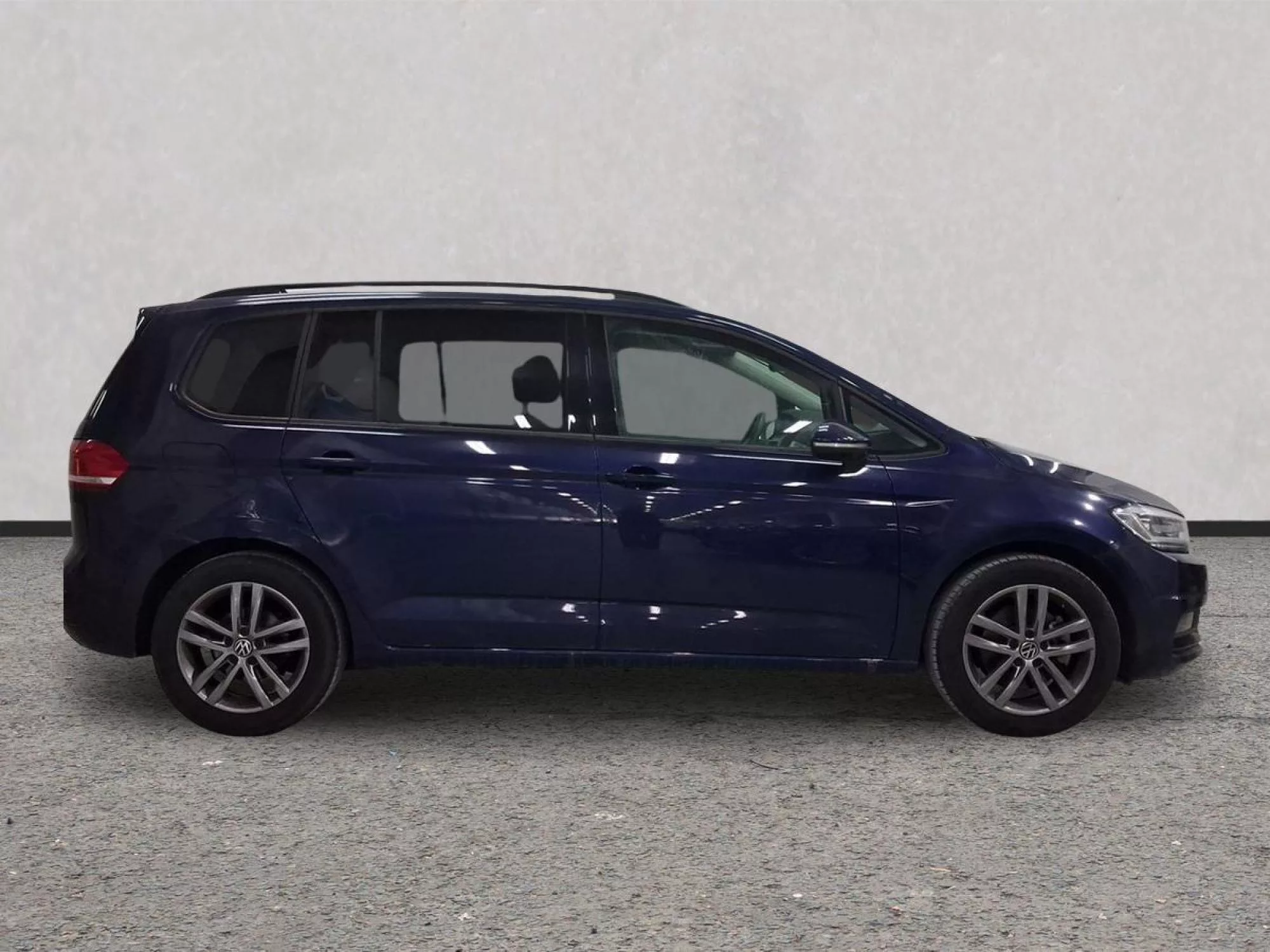 VOLKSWAGEN TOURAN Gasolina 2025 segunda-mano Jaén