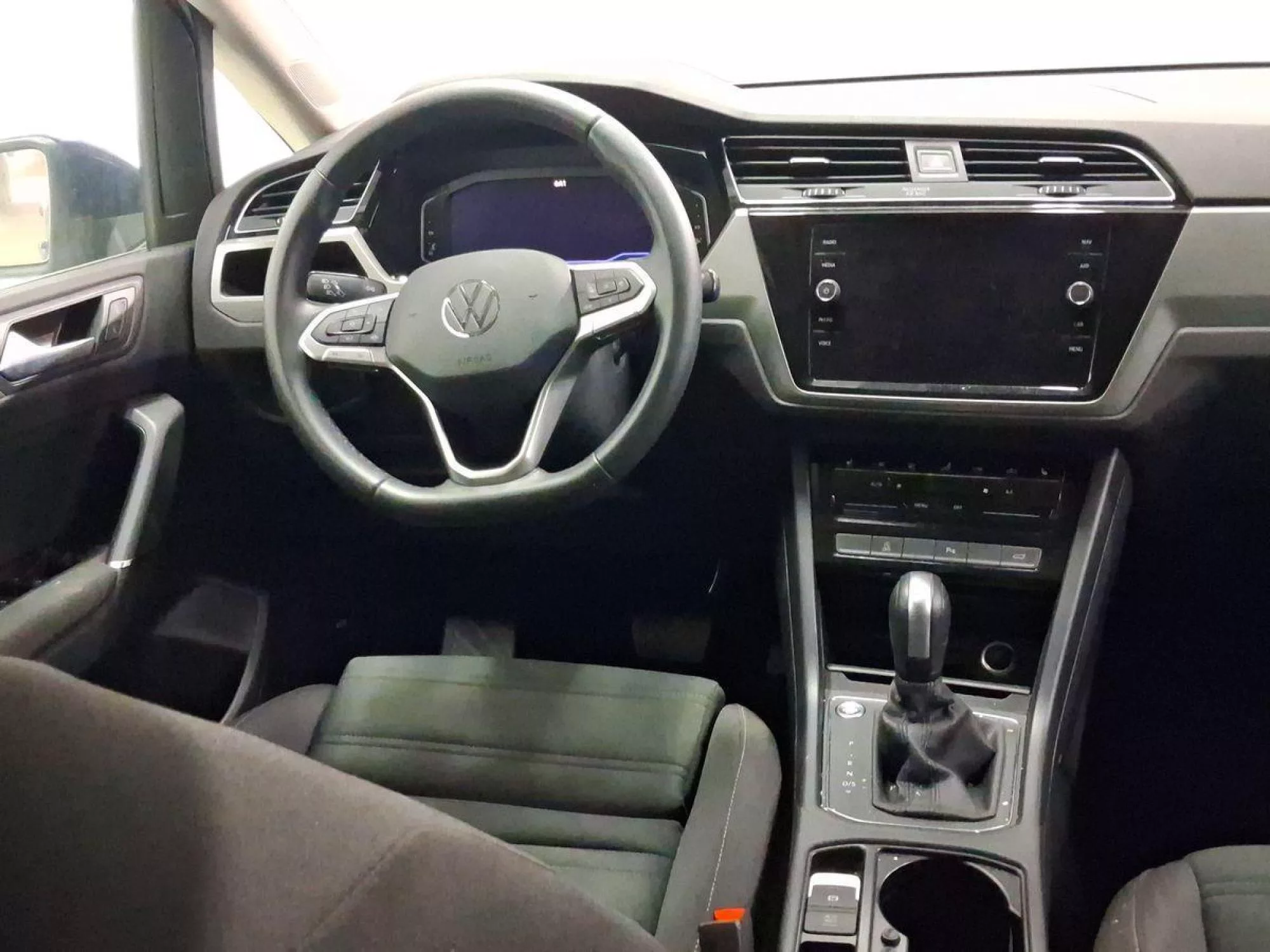 VOLKSWAGEN TOURAN Gasolina 2025 segunda-mano Jaén