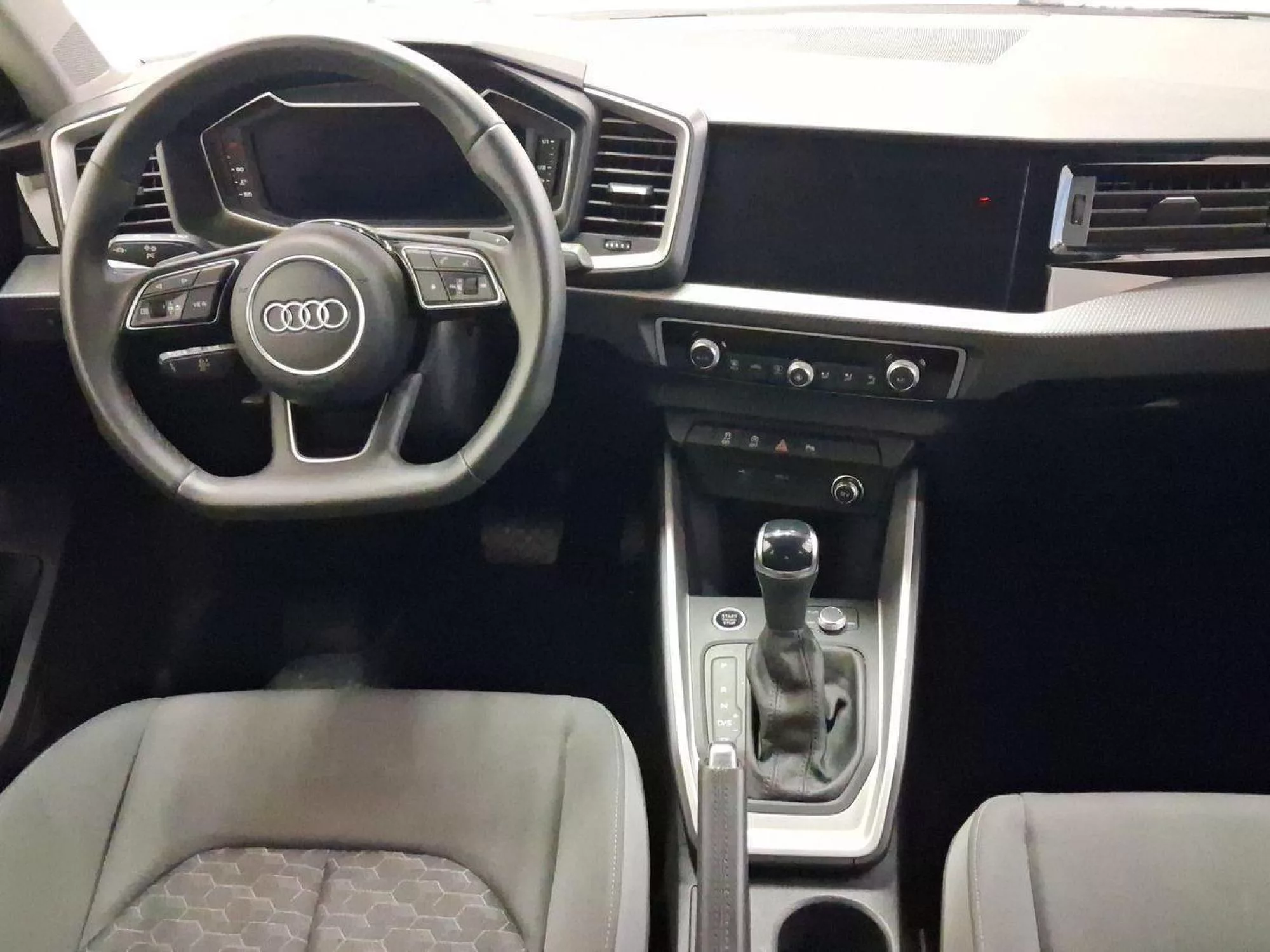 AUDI A1 Gasolina 2025 segunda-mano Jaén