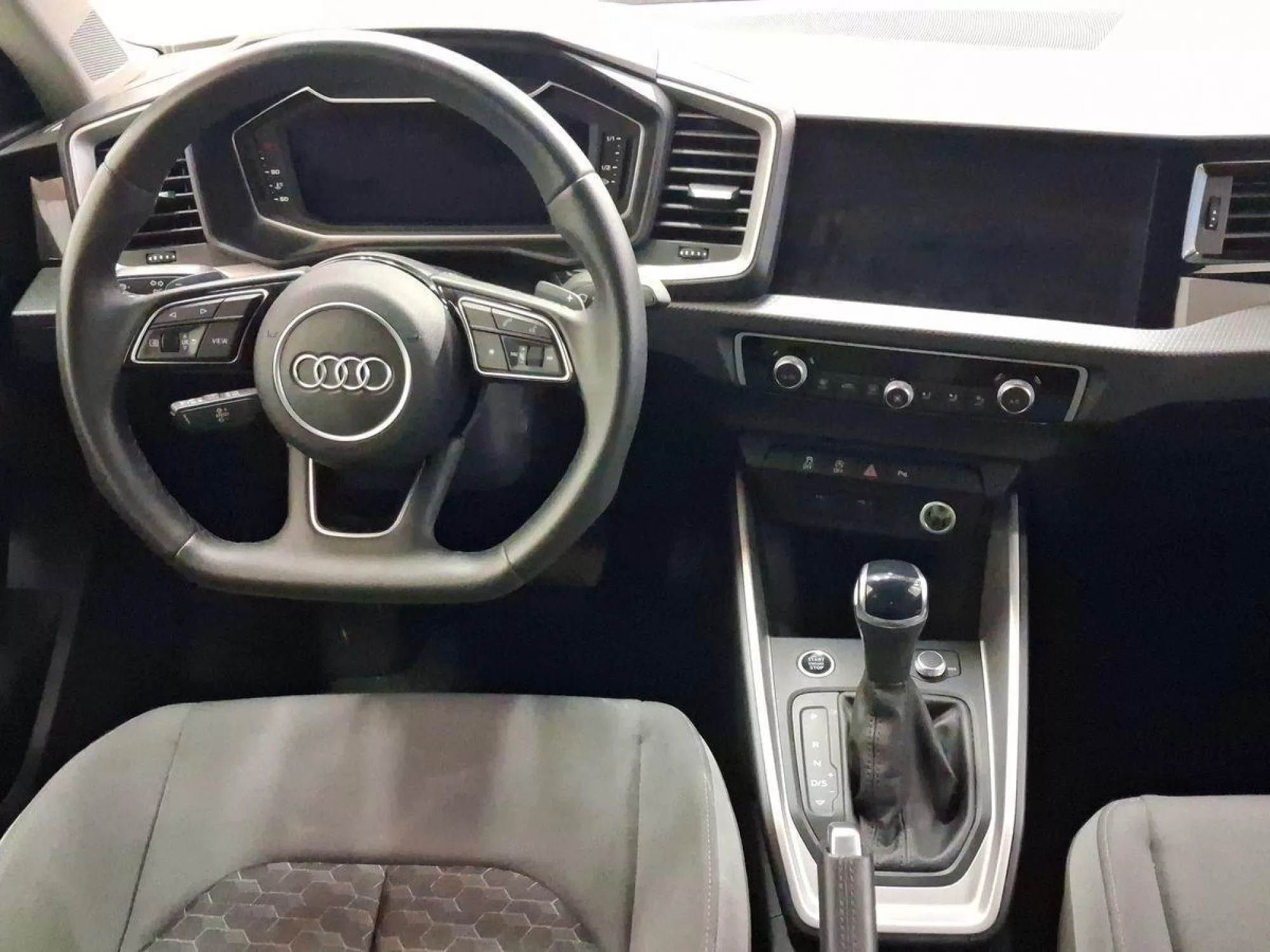 AUDI A1 Gasolina 2025 segunda-mano Jaén