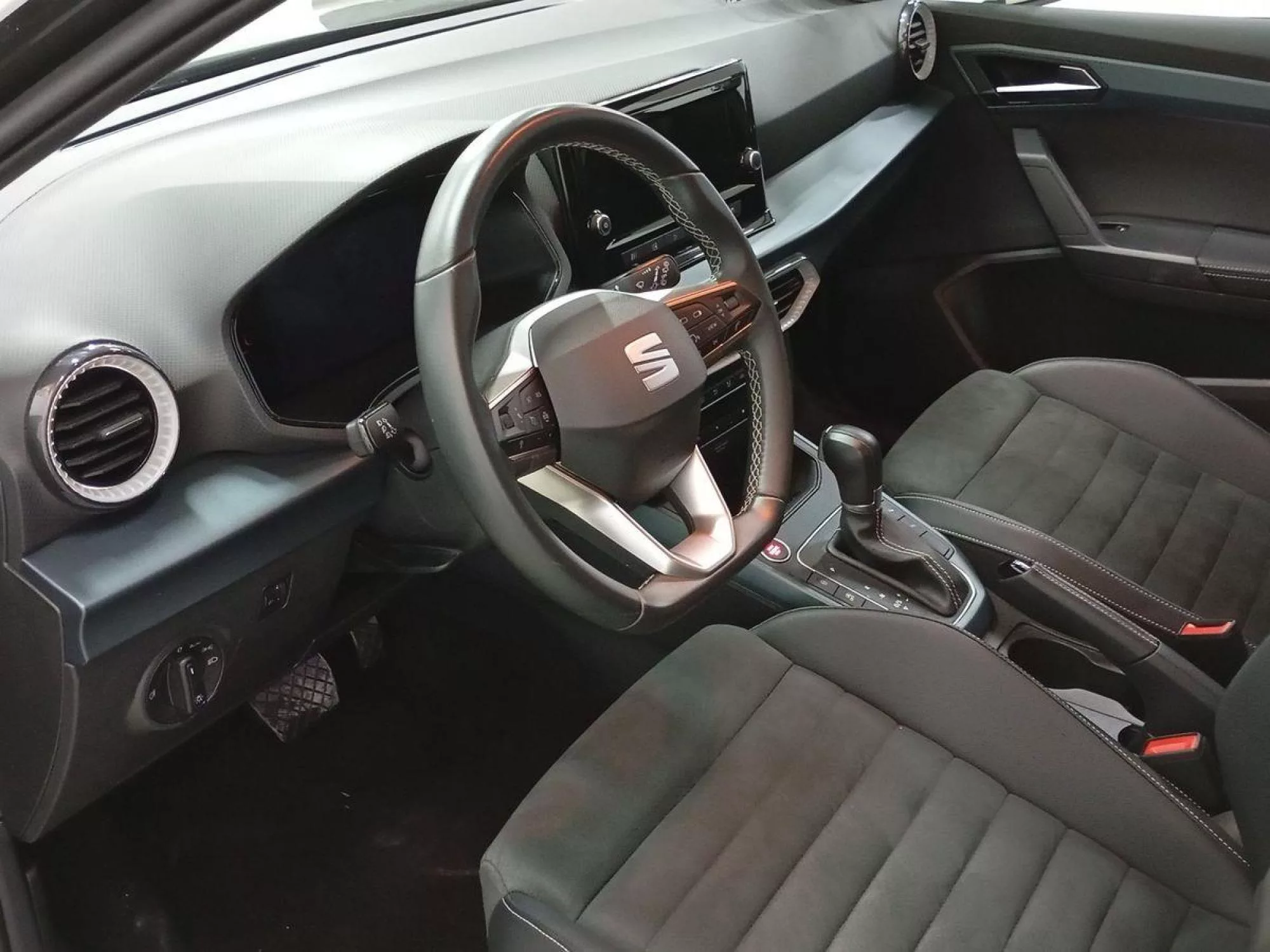 SEAT ARONA Gasolina 2025 segunda-mano Jaén