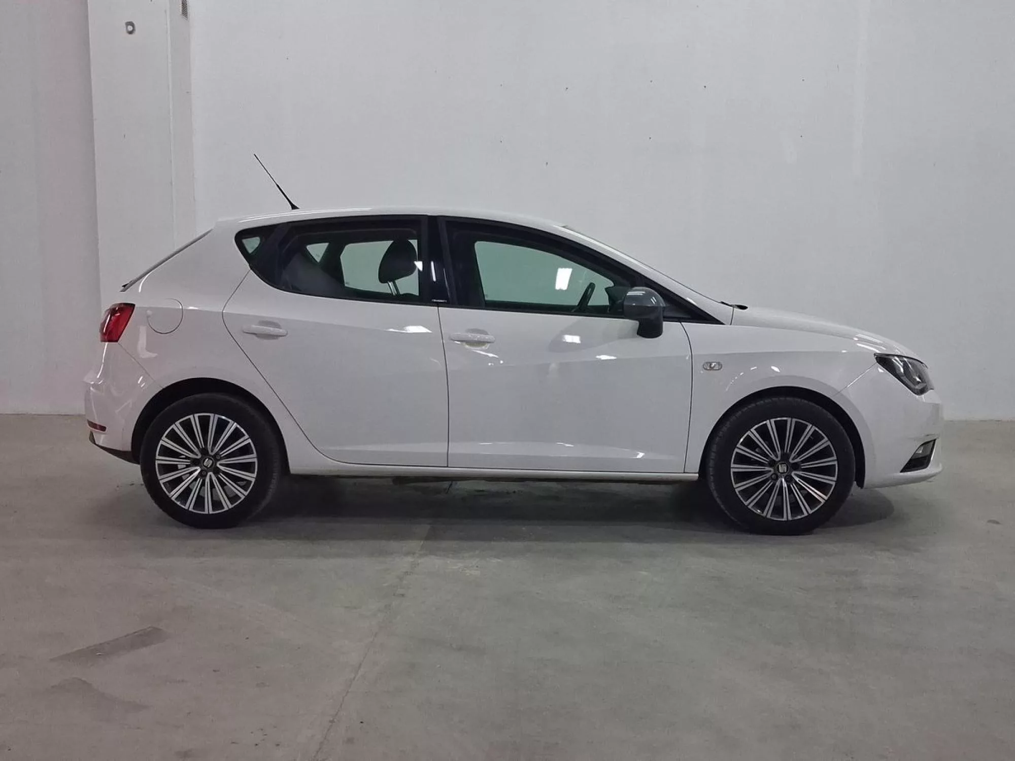 SEAT IBIZA Gasolina 2015 segunda-mano Jaén