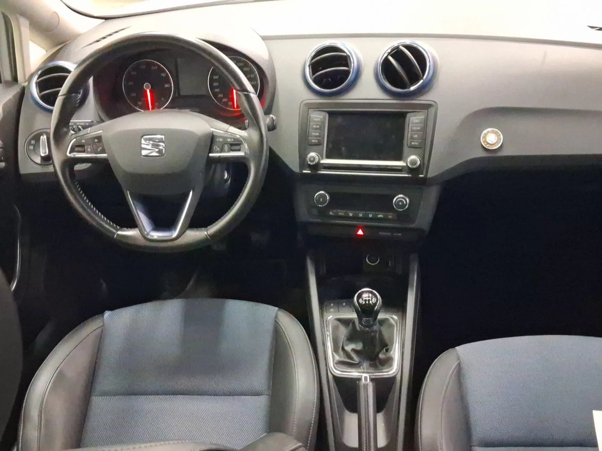SEAT IBIZA Gasolina 2015 segunda-mano Jaén