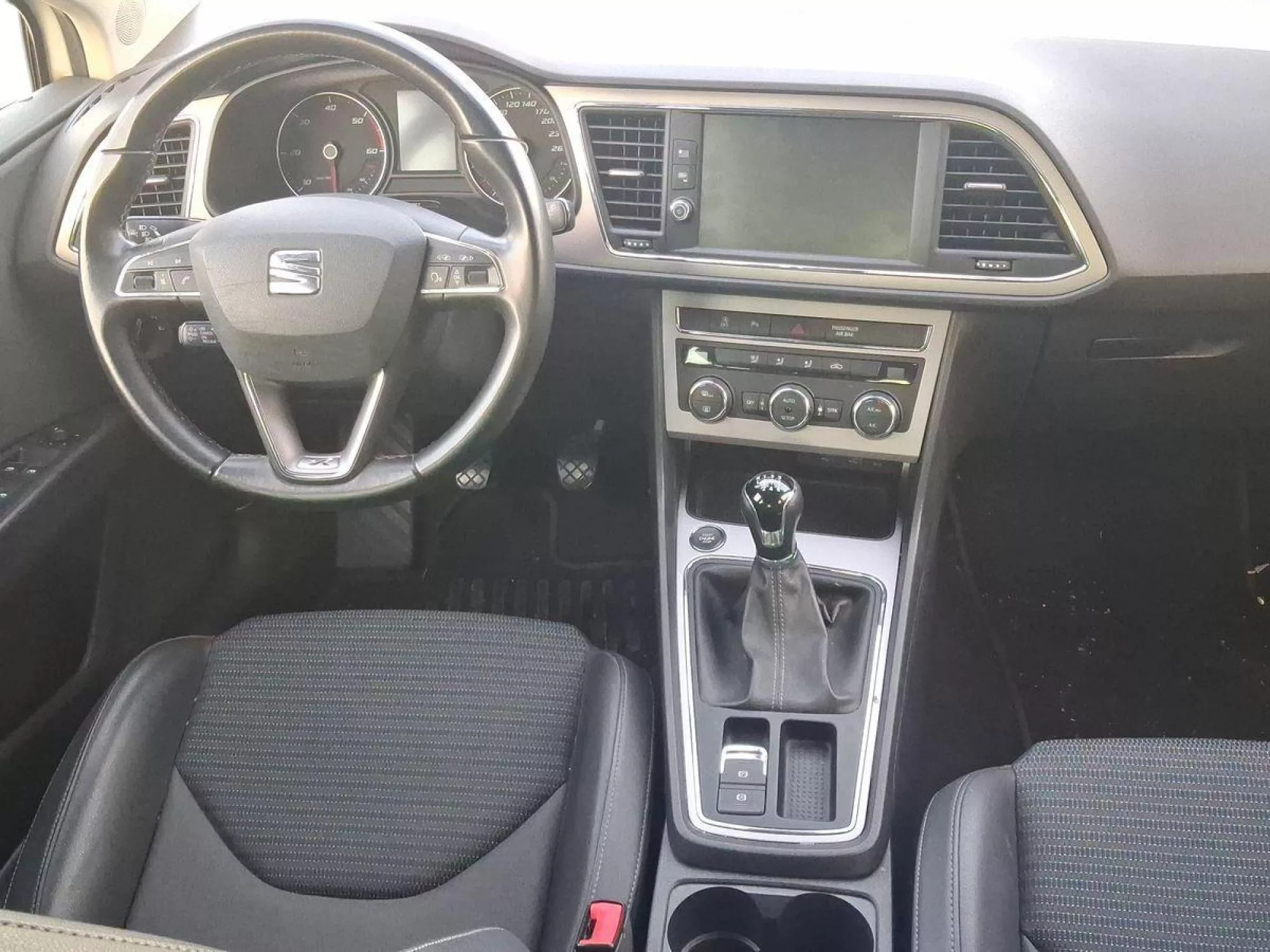 SEAT LEON Diesel 2017 segunda-mano Jaén