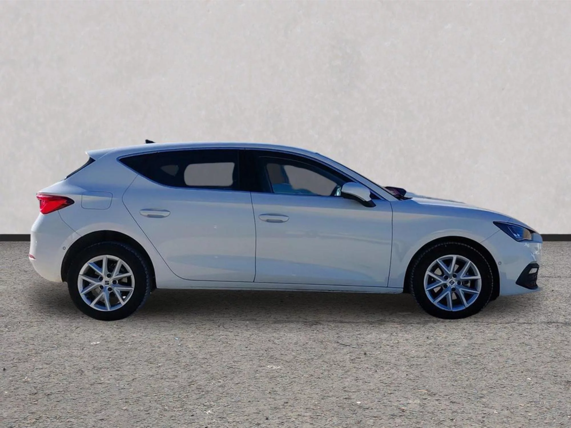 SEAT LEON Diesel 2025 segunda-mano Jaén