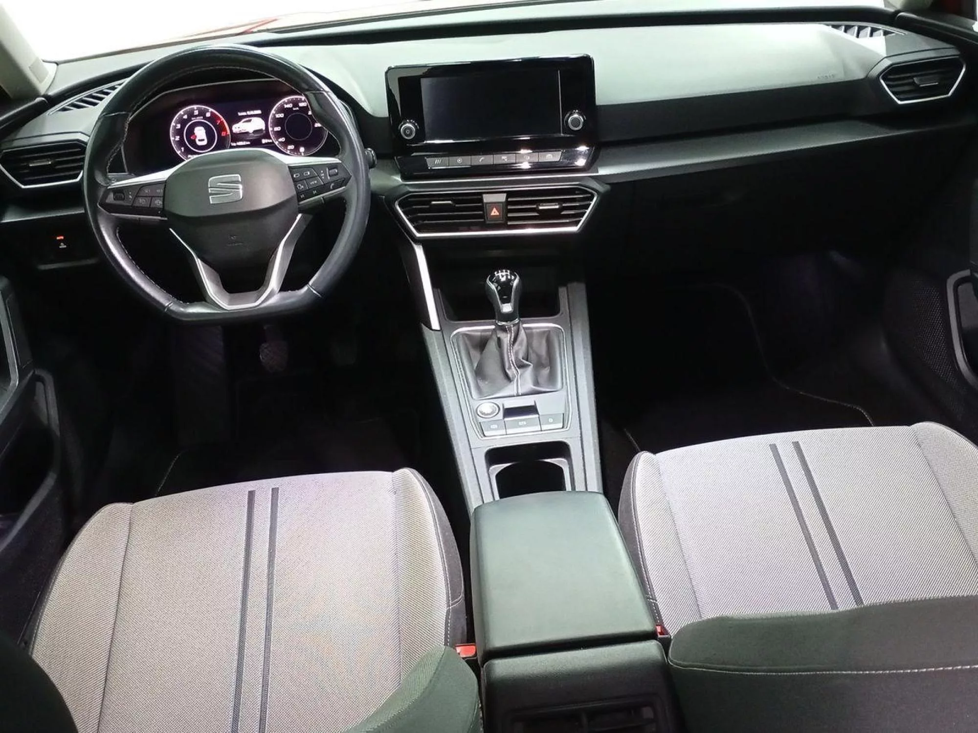 SEAT LEON Gasolina 2022 segunda-mano Granada