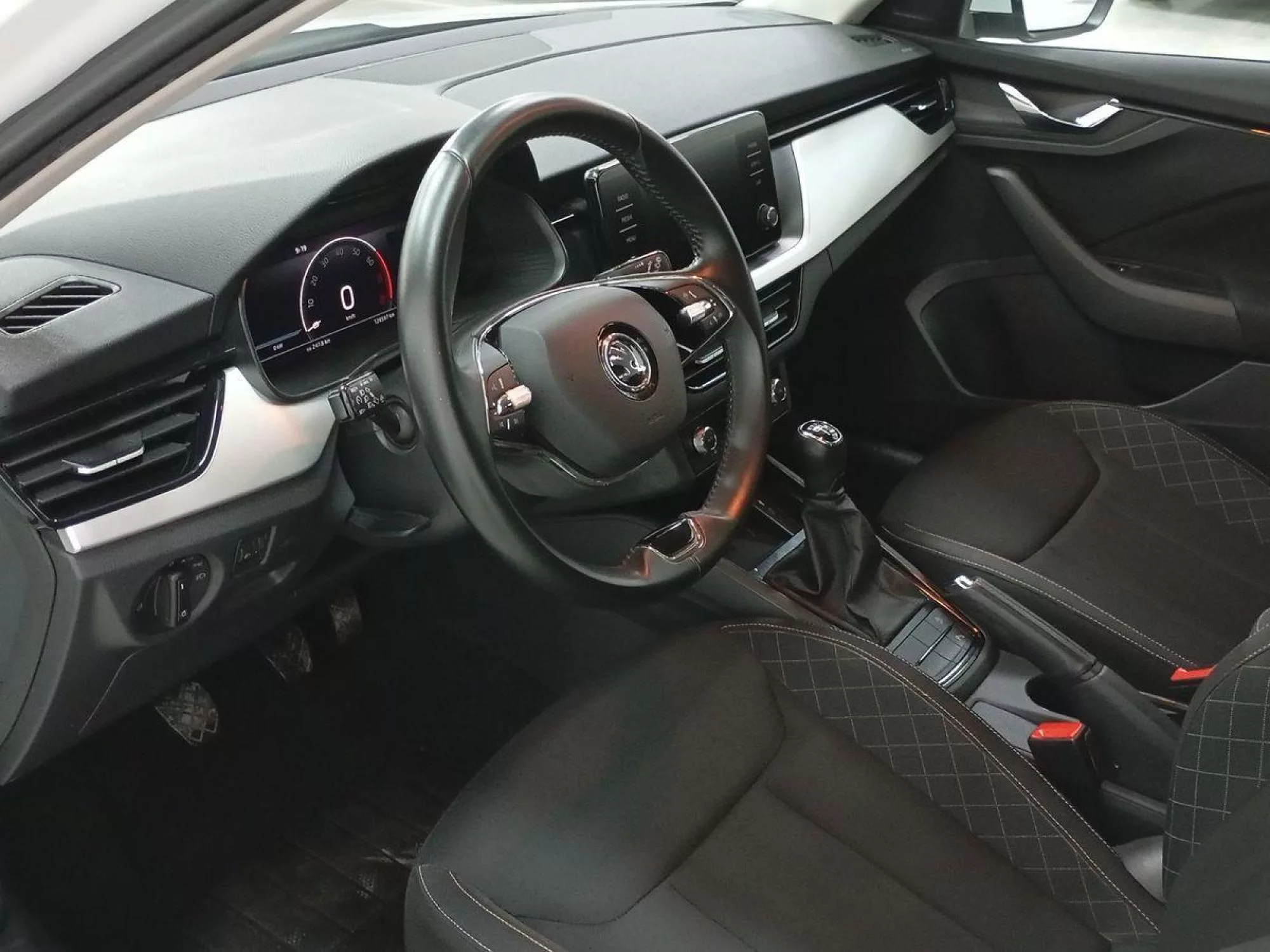 SKODA KAMIQ Gasolina 2022 segunda-mano Jaén