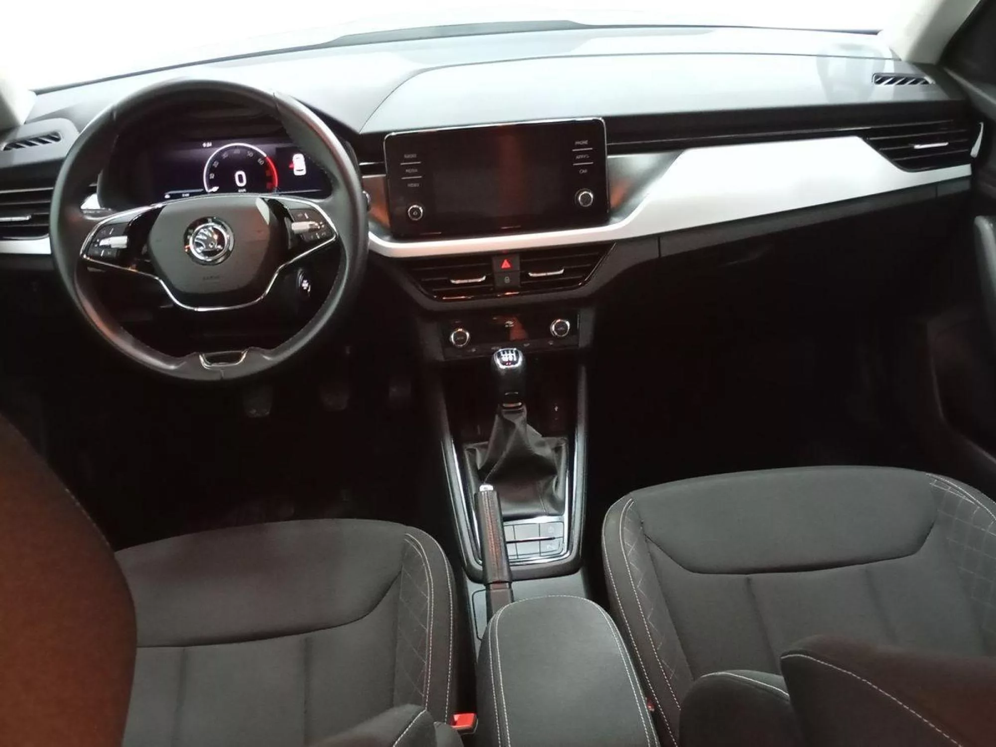 SKODA KAMIQ Gasolina 2022 segunda-mano Jaén