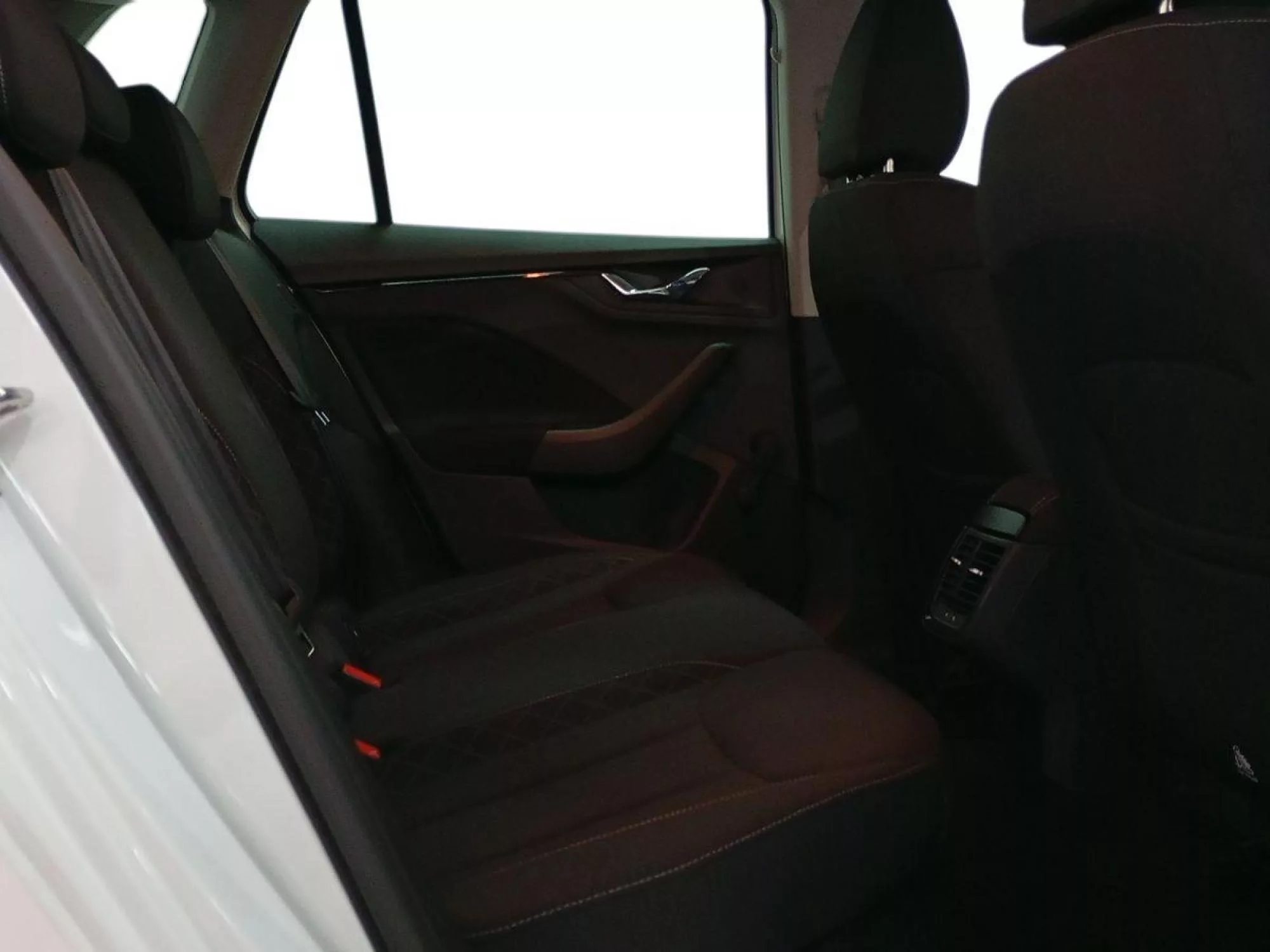 SKODA KAMIQ Gasolina 2022 segunda-mano Jaén