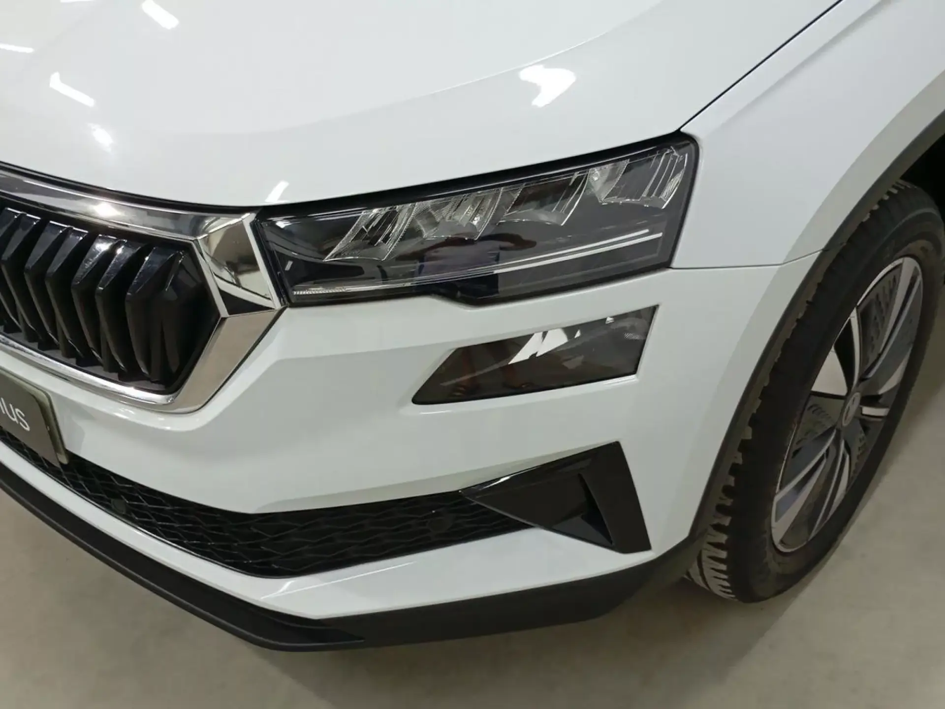 SKODA KAROQ Gasolina 2025 segunda-mano Jaén