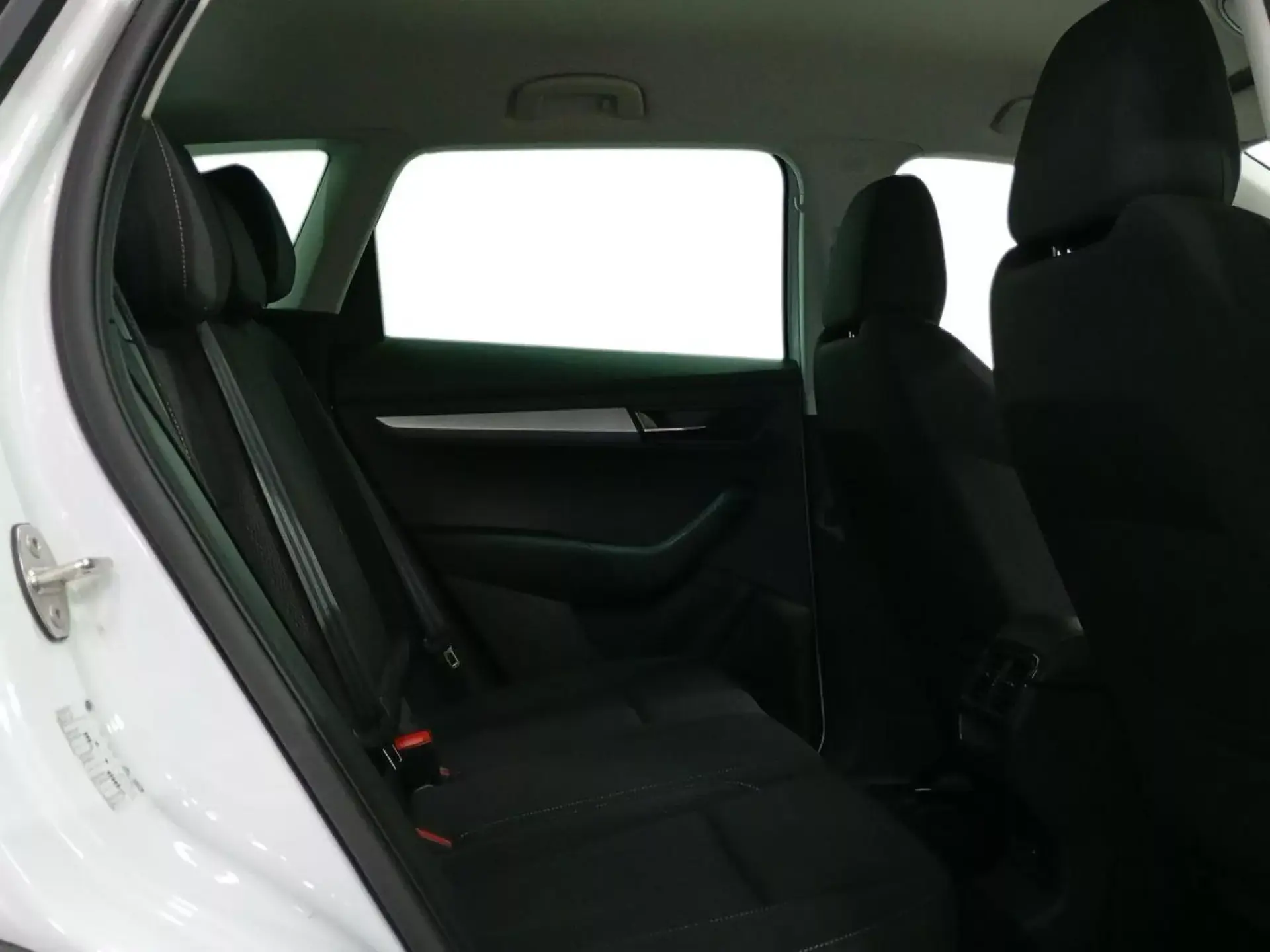 SKODA KAROQ Gasolina 2025 segunda-mano Jaén