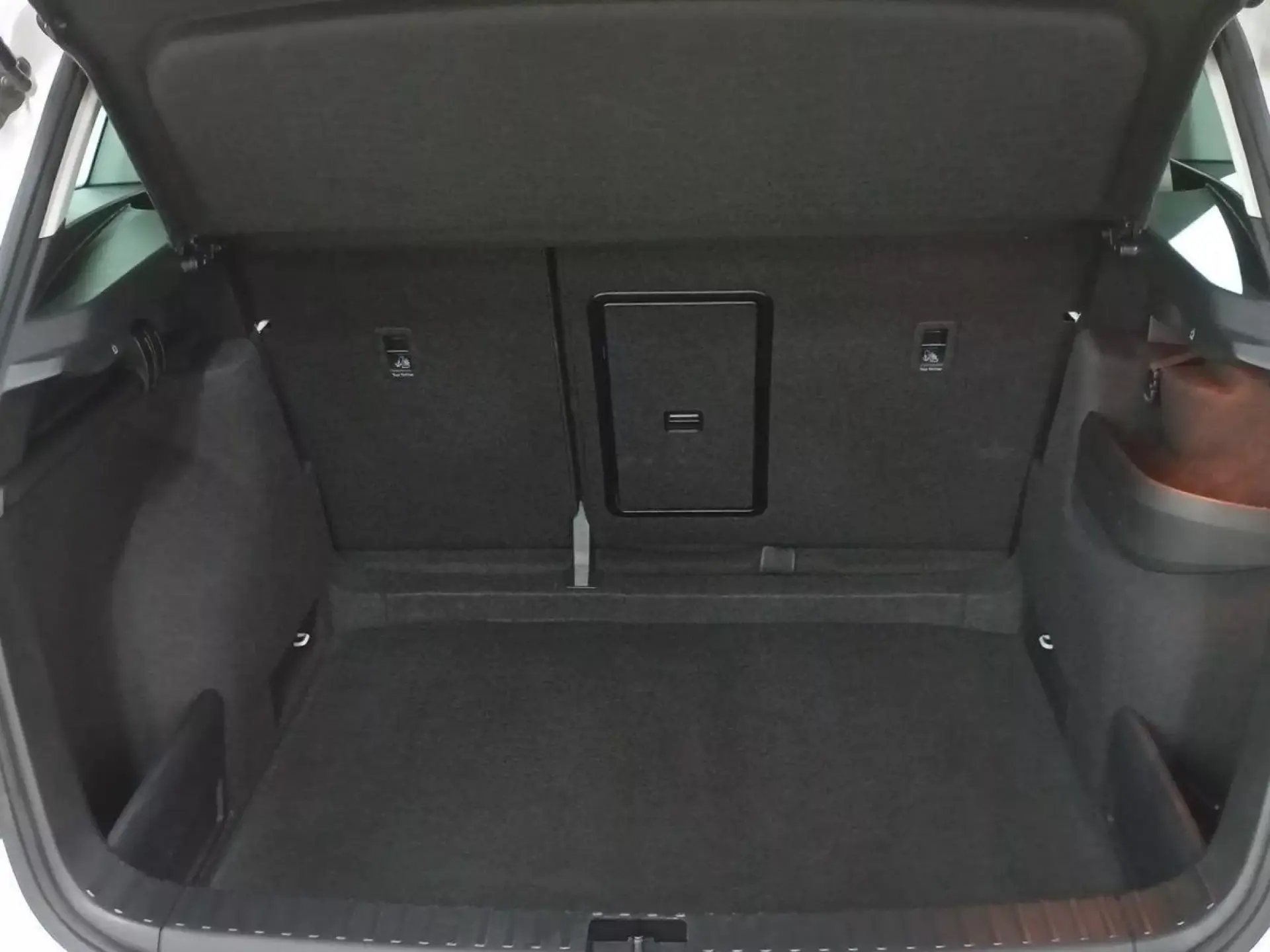 SKODA KAROQ Gasolina 2025 segunda-mano Jaén