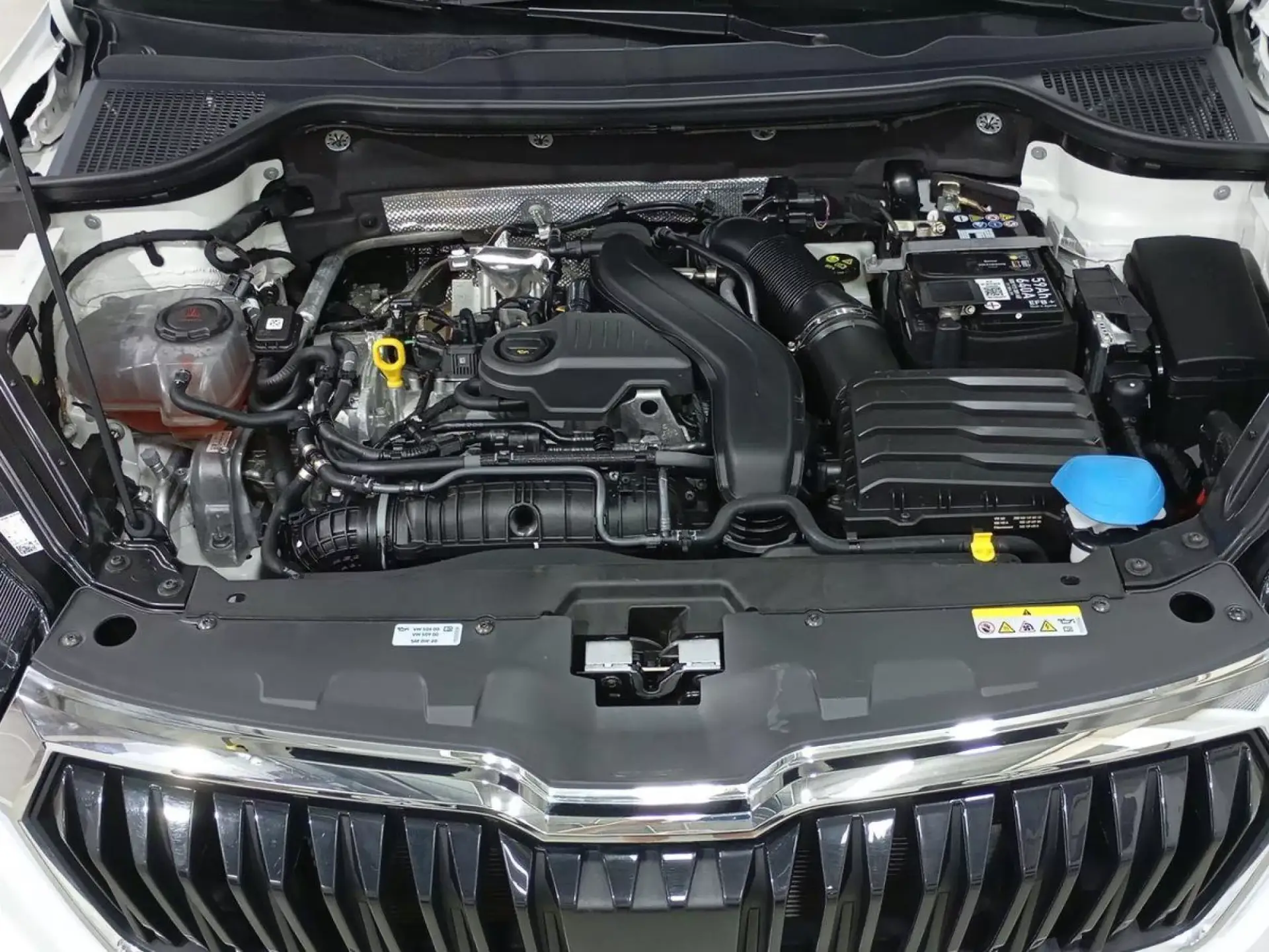SKODA KAROQ Gasolina 2025 segunda-mano Jaén