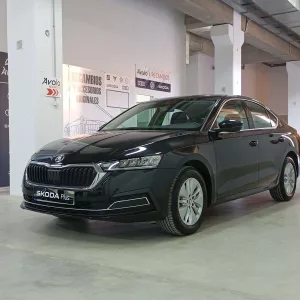 SKODA OCTAVIA Diesel 2023 segunda-mano Jaén