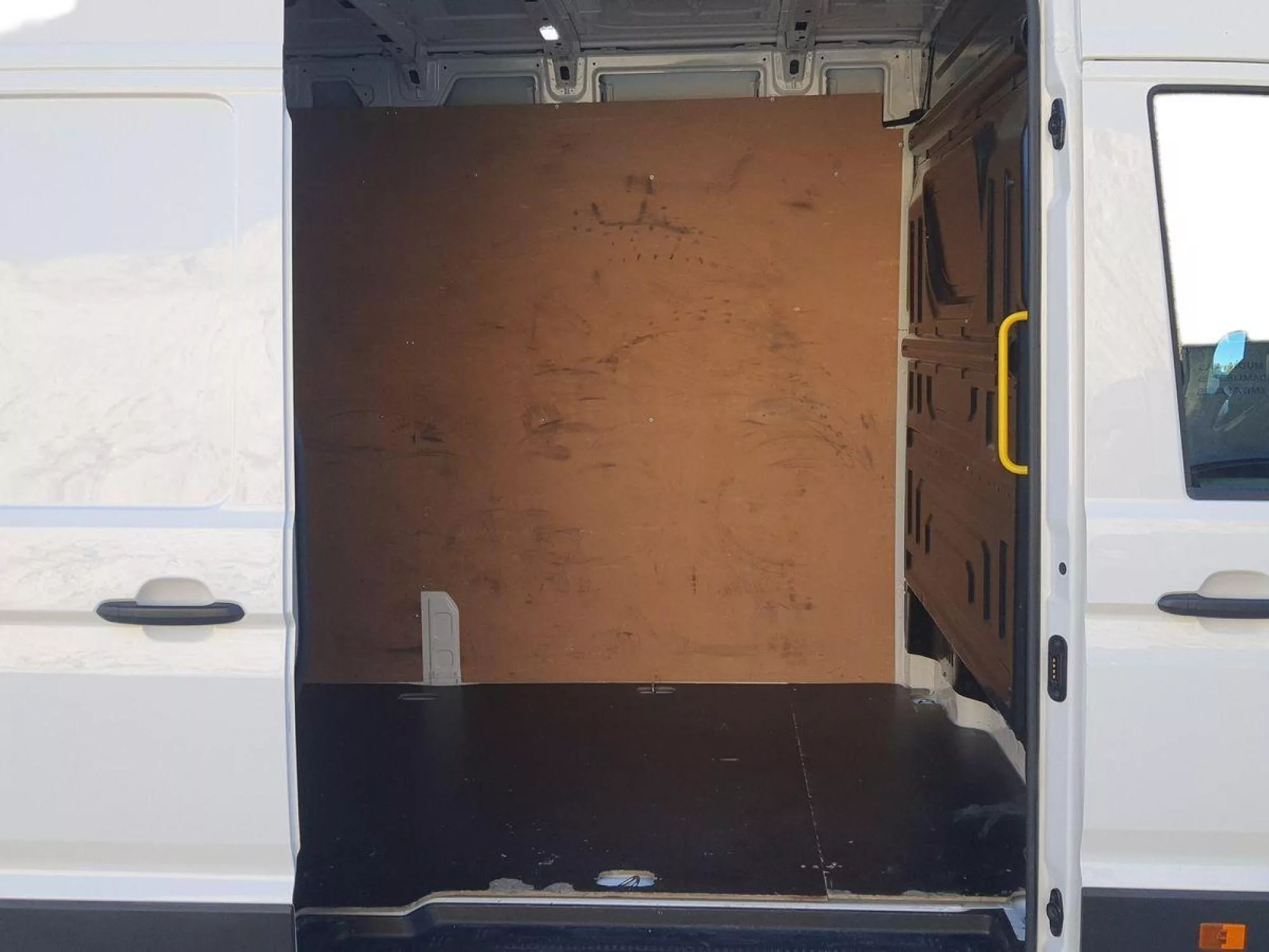 VOLKSWAGEN CRAFTER FURGON Diesel 2026 segunda-mano Jaén