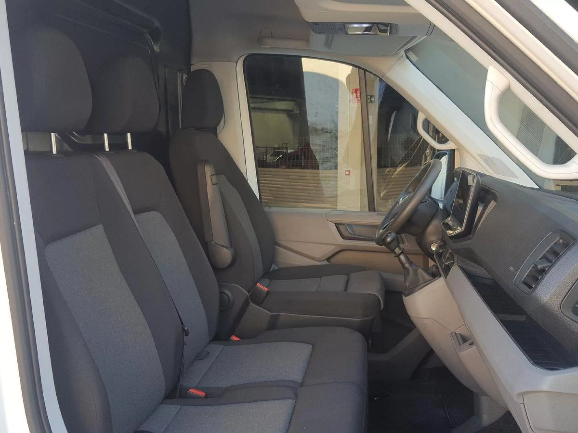 VOLKSWAGEN CRAFTER FURGON Diesel 2026 segunda-mano Jaén
