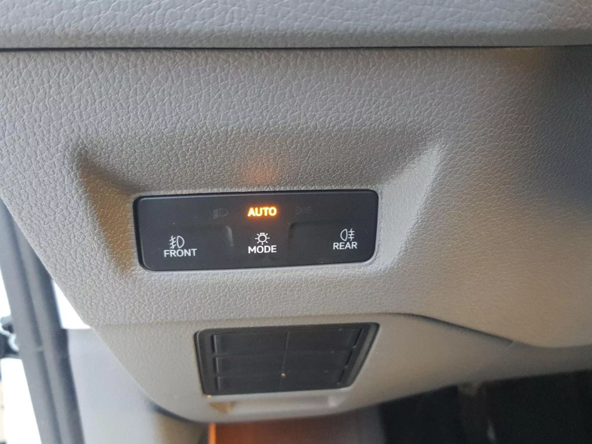 VOLKSWAGEN CRAFTER FURGON Diesel 2026 segunda-mano Jaén