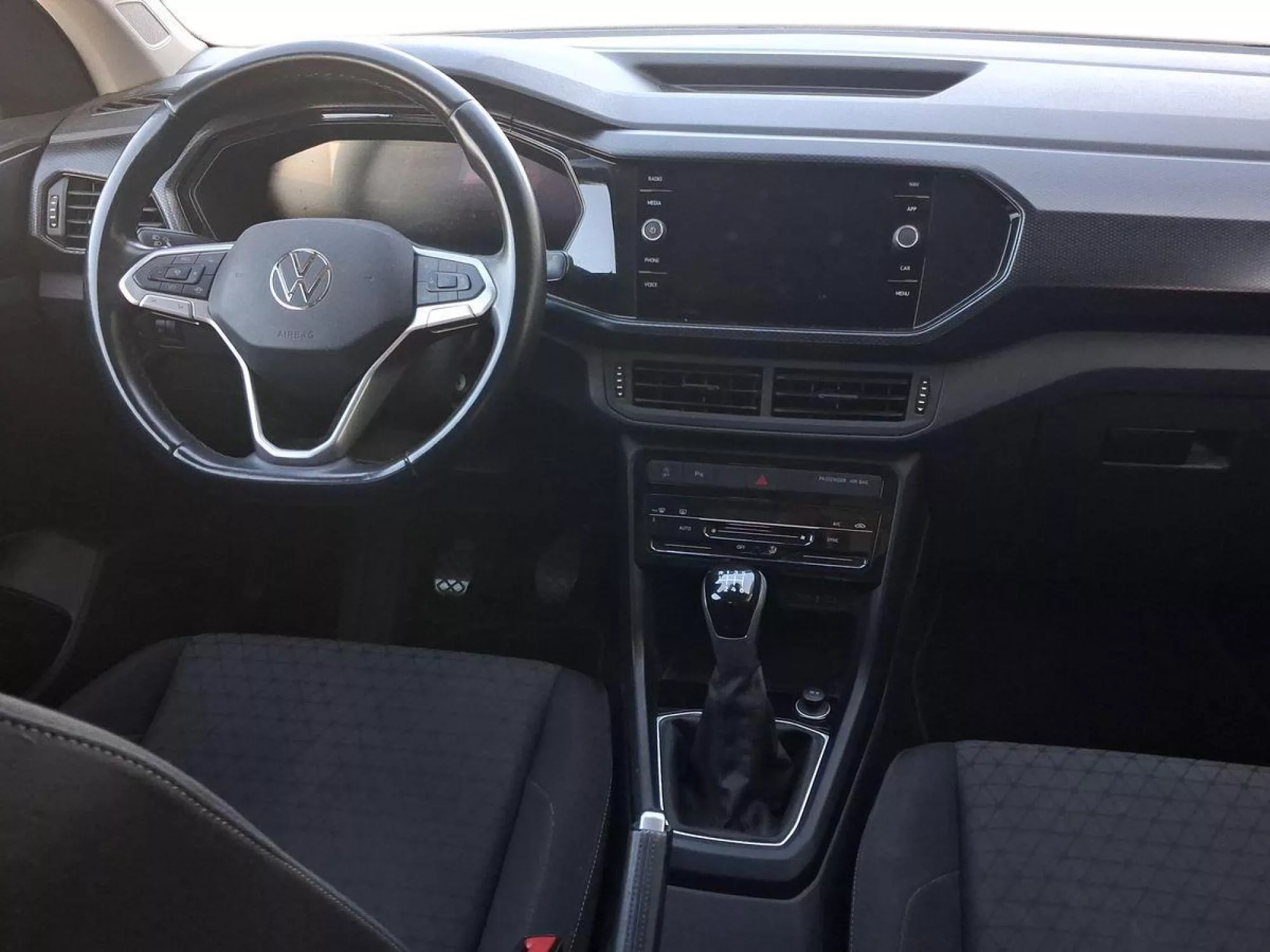 VOLKSWAGEN T-CROSS Gasolina 2023 segunda-mano Jaén