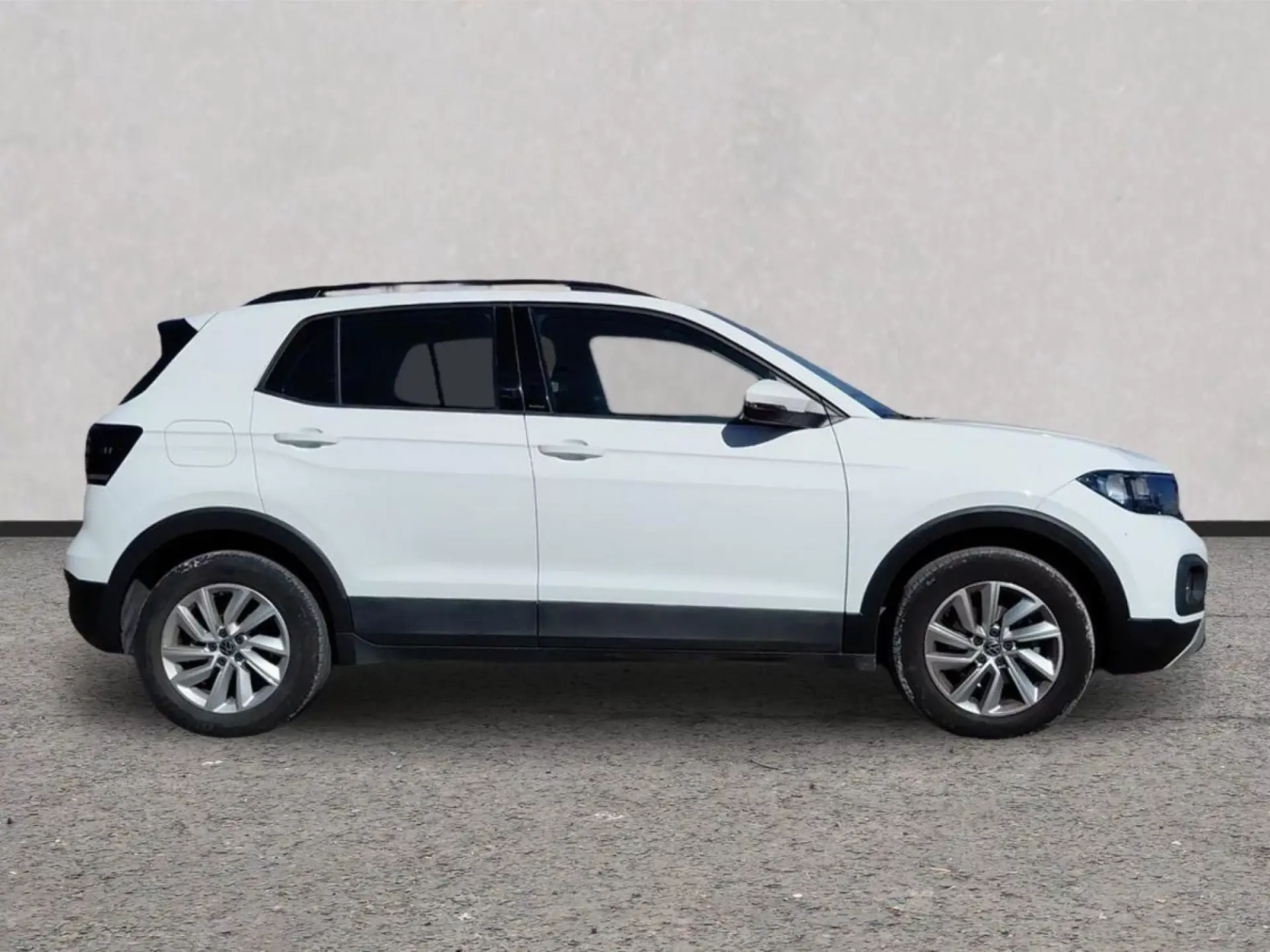 VOLKSWAGEN T-CROSS Gasolina 2023 segunda-mano Jaén