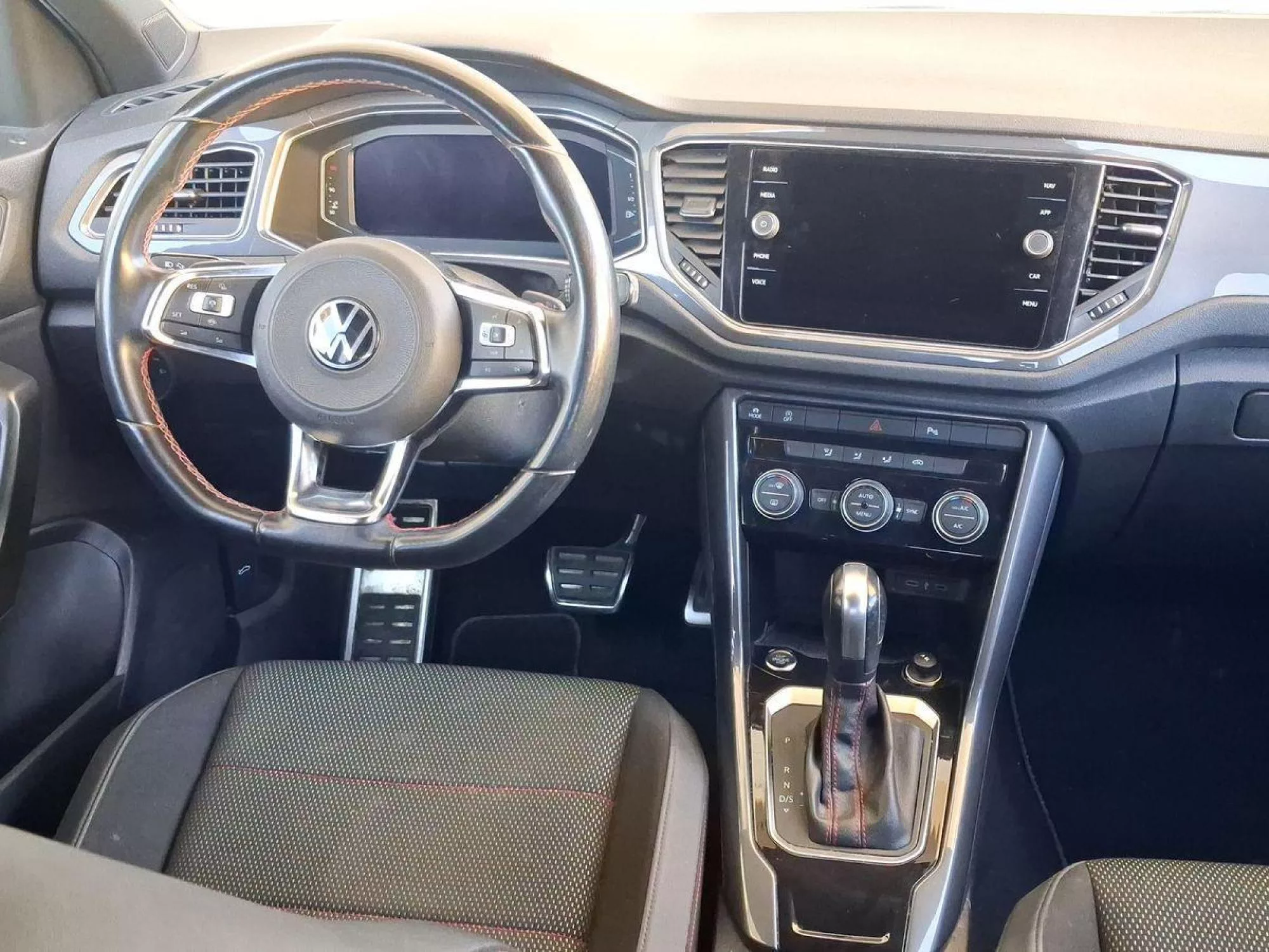 VOLKSWAGEN T-ROC Gasolina 2021 segunda-mano Jaén