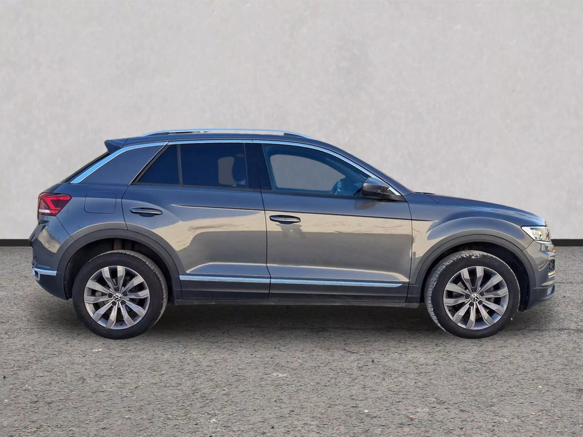 VOLKSWAGEN T-ROC Gasolina 2021 segunda-mano Jaén