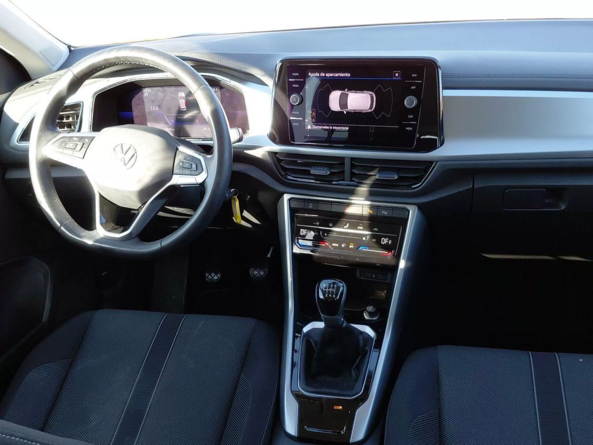VOLKSWAGEN T-ROC Gasolina 2022 segunda-mano Jaén