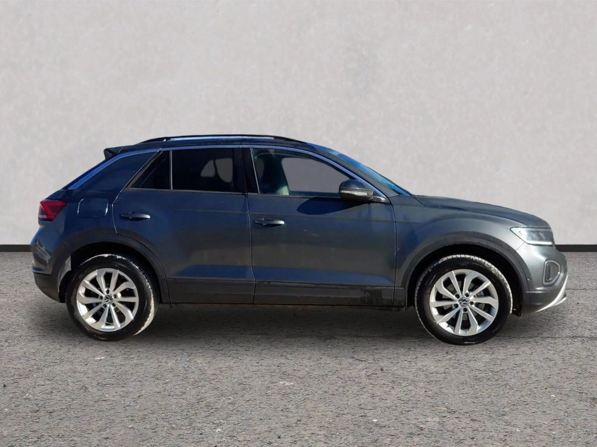 VOLKSWAGEN T-ROC Gasolina 2022 segunda-mano Jaén