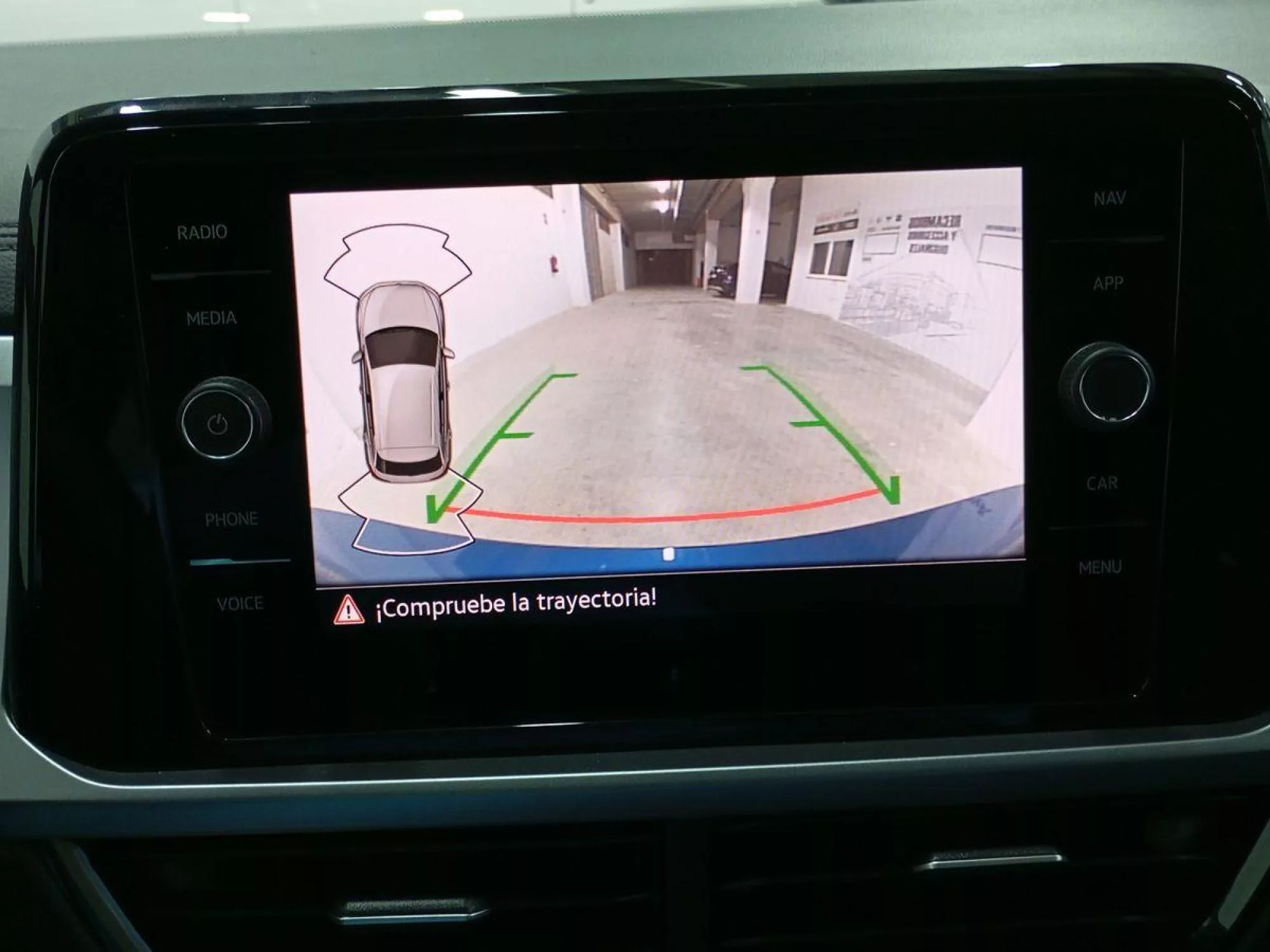 VOLKSWAGEN T-ROC Gasolina 2023 segunda-mano Jaén