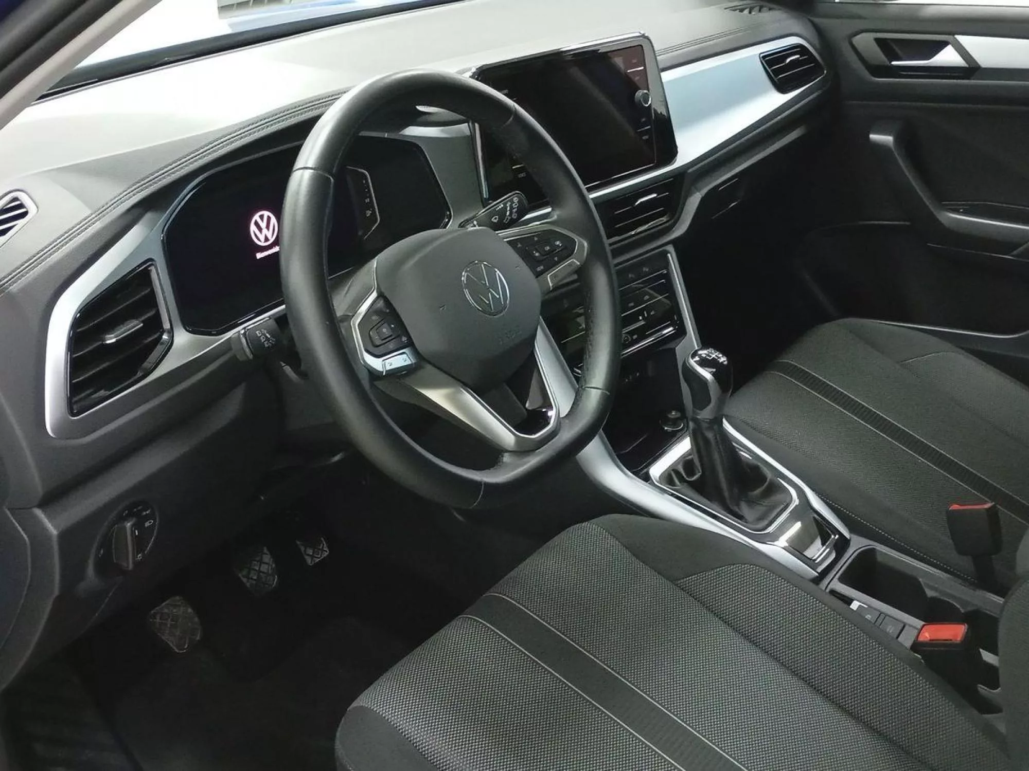 VOLKSWAGEN T-ROC Gasolina 2023 segunda-mano Jaén