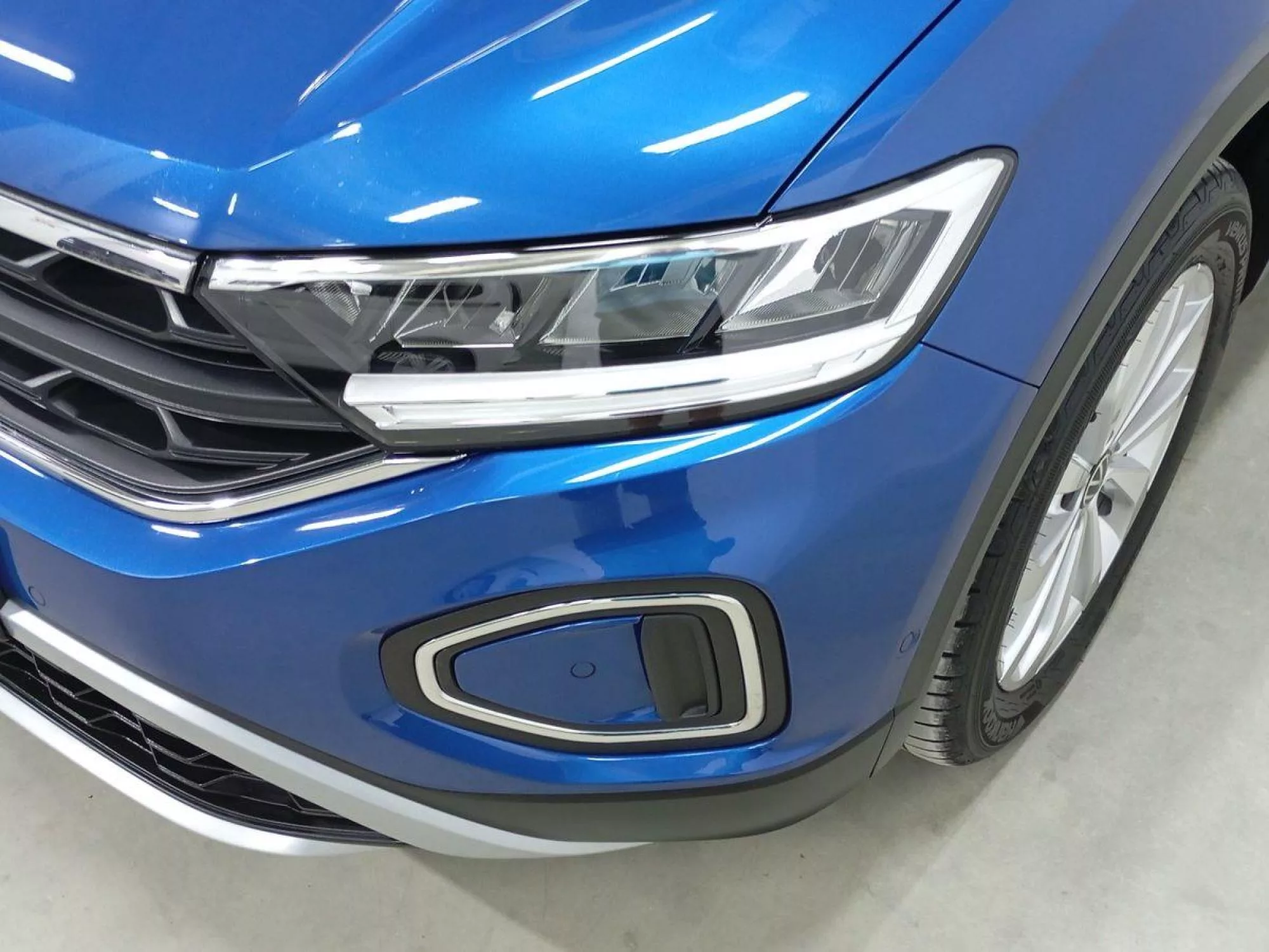 VOLKSWAGEN T-ROC Gasolina 2023 segunda-mano Jaén