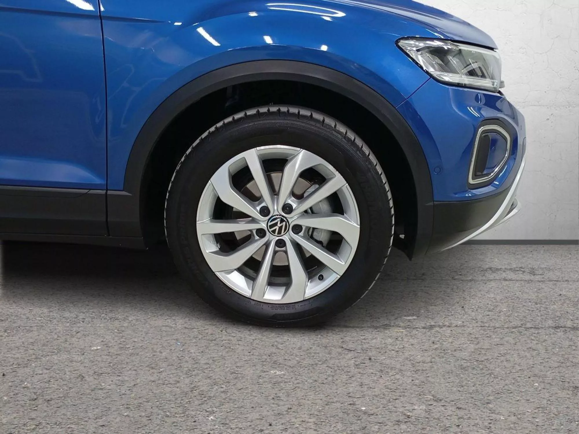 VOLKSWAGEN T-ROC Gasolina 2023 segunda-mano Jaén