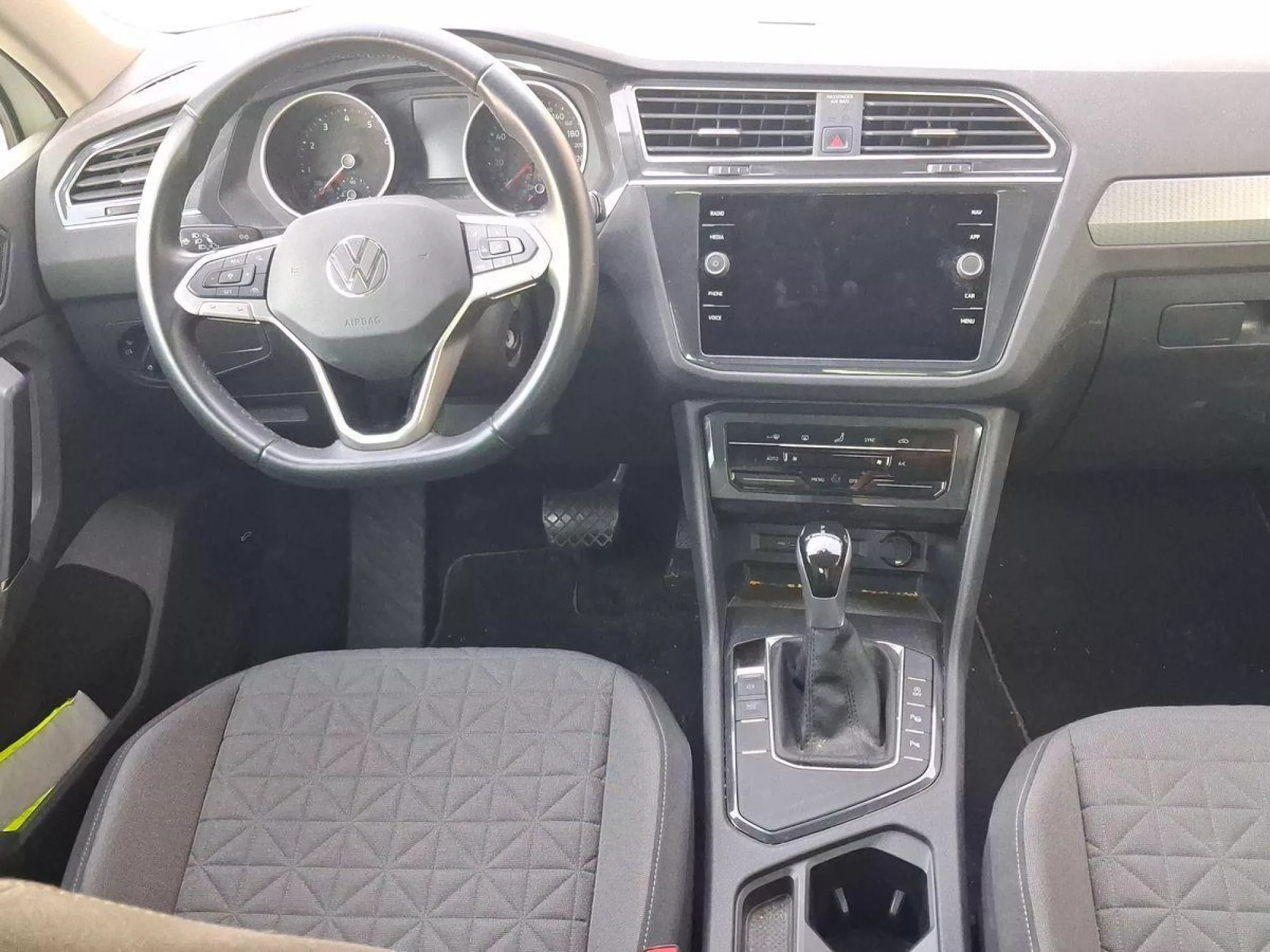 VOLKSWAGEN TIGUAN Gasolina 2022 segunda-mano Jaén