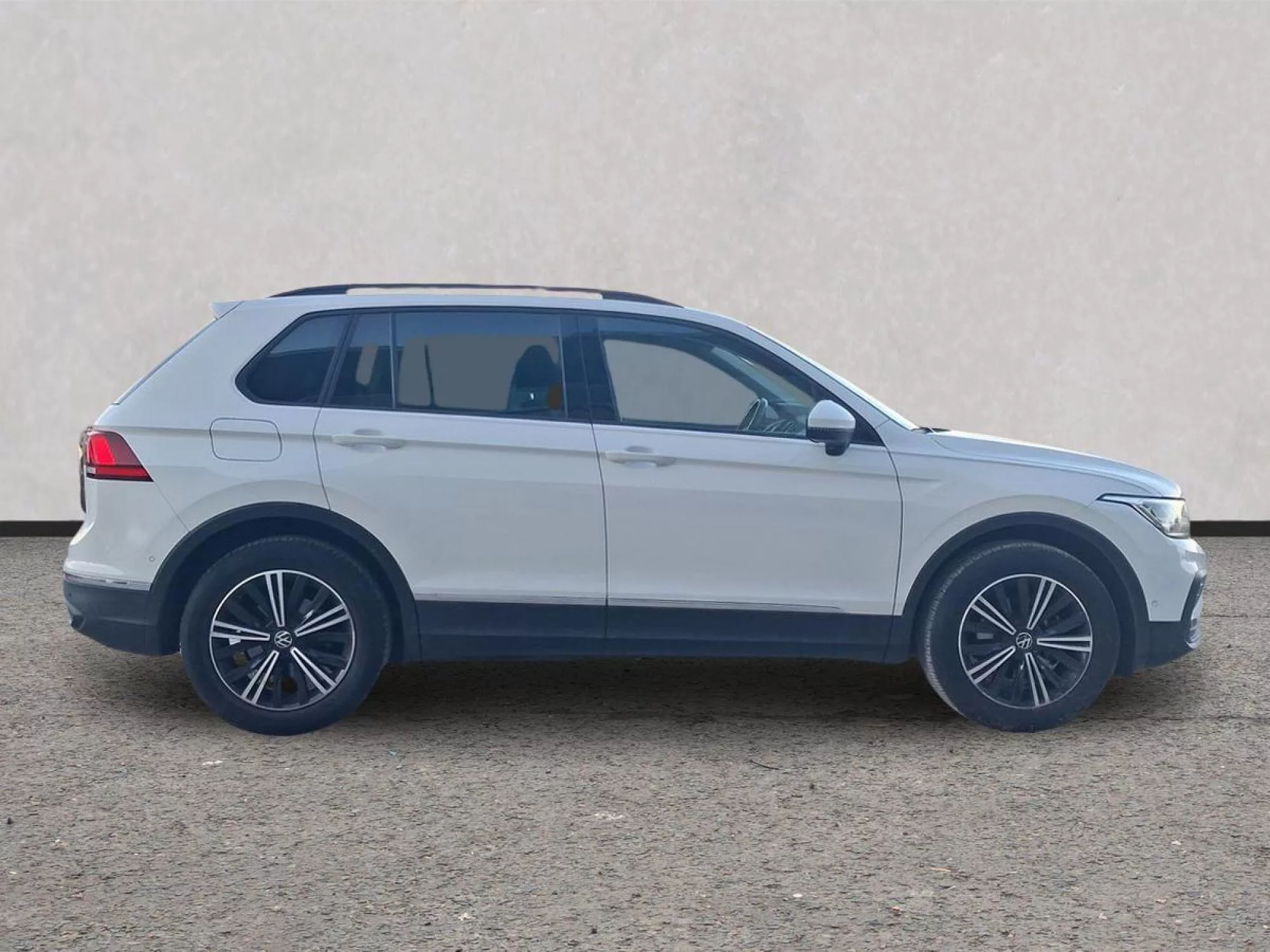 VOLKSWAGEN TIGUAN Gasolina 2022 segunda-mano Jaén