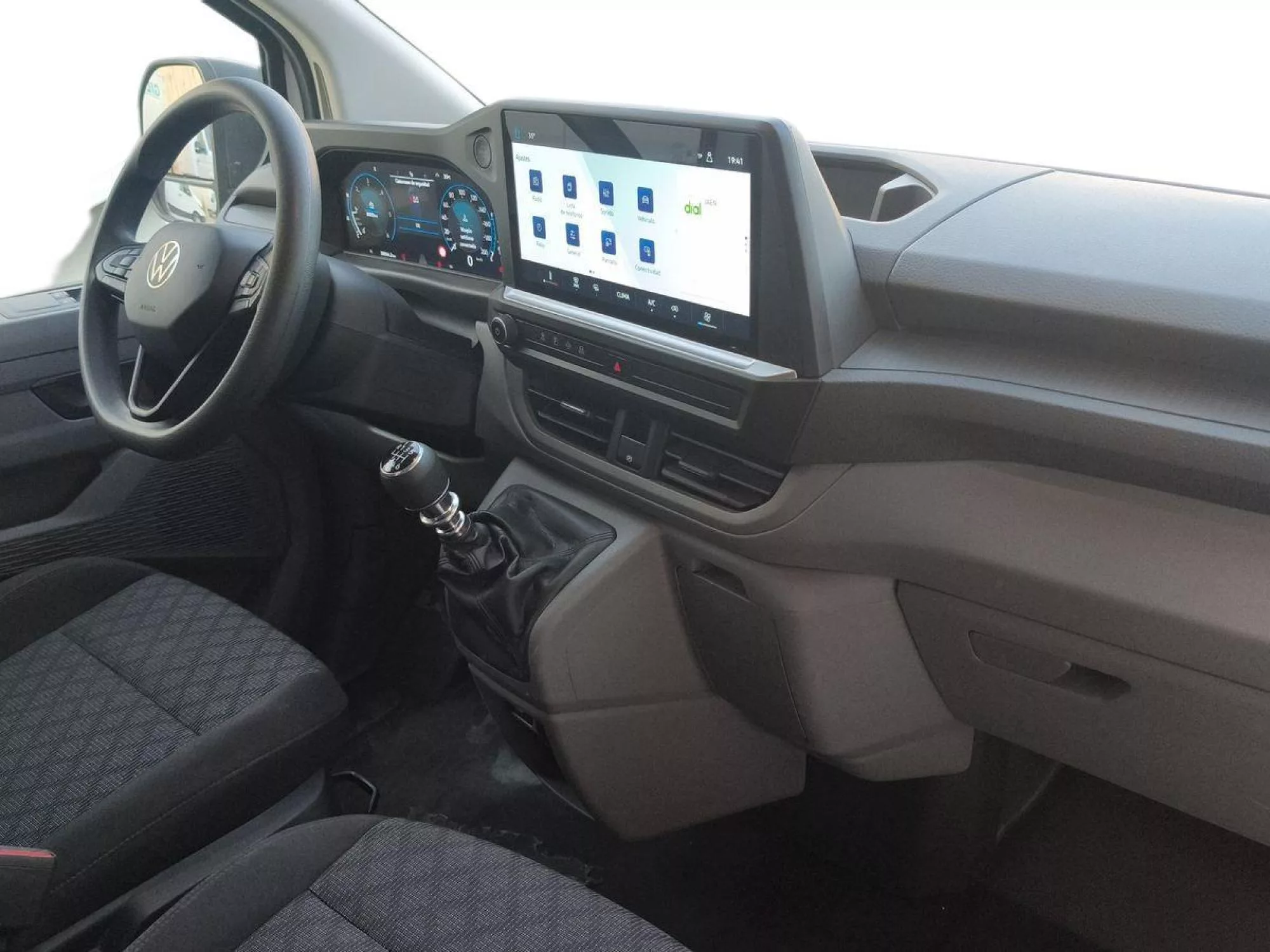 VOLKSWAGEN TRANSPORTER Diesel 2025 segunda-mano Jaén